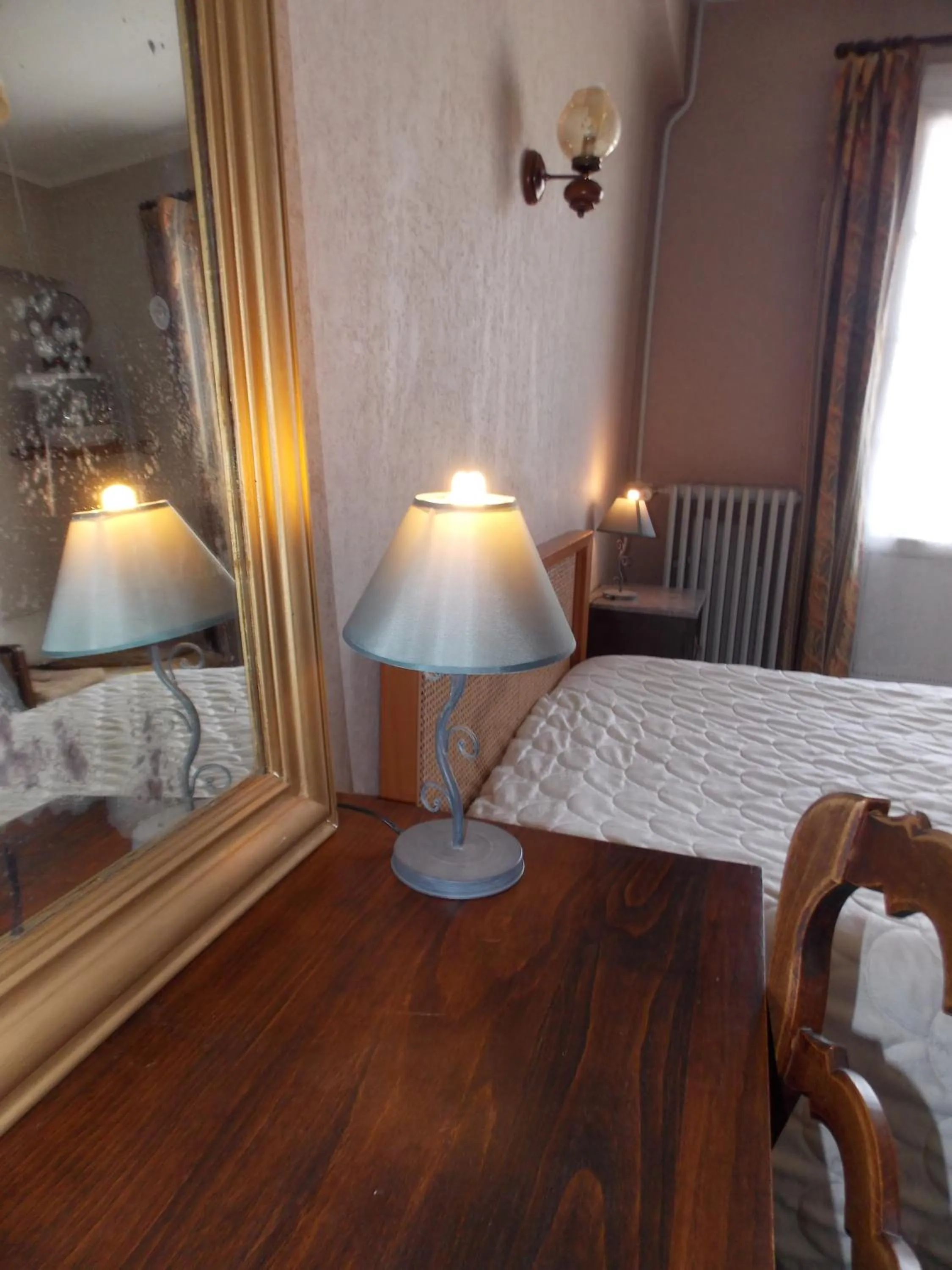 Photo of the whole room, Bed in Le Soleil D'or