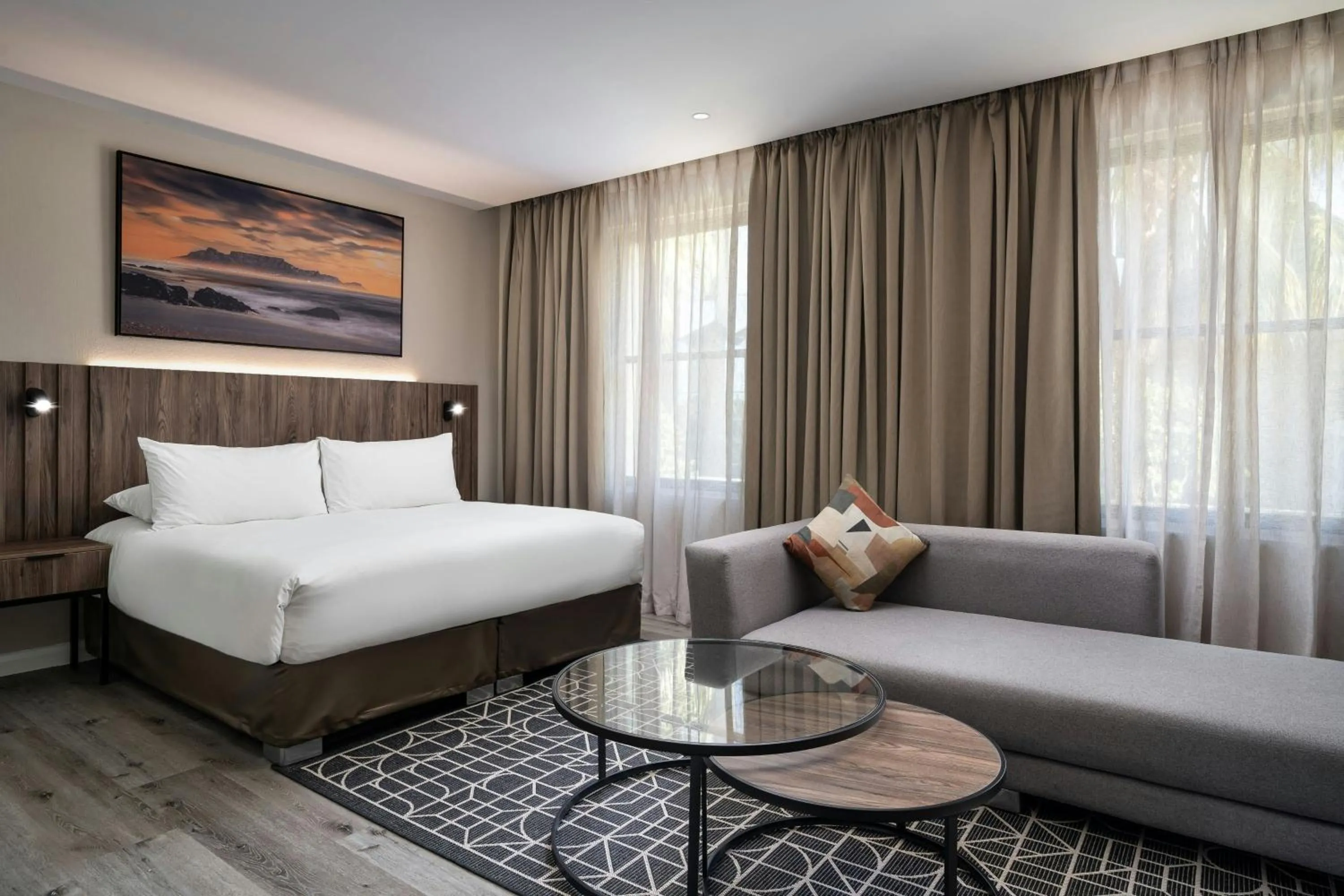 Photo of the whole room, Bed in Protea Hotel by Marriott Cape Town Waterfront Breakwater Lodge