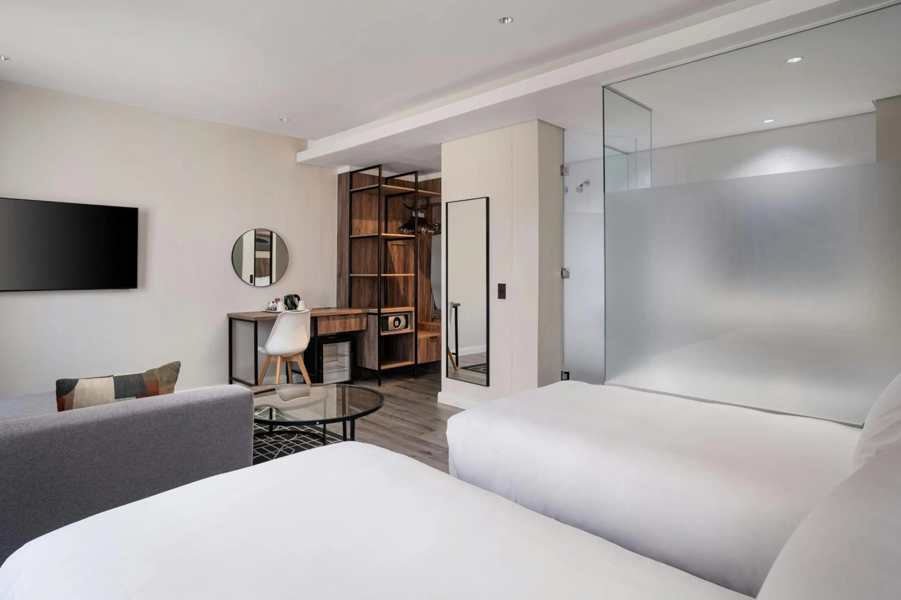 Photo of the whole room, Bed in Protea Hotel by Marriott Cape Town Waterfront Breakwater Lodge