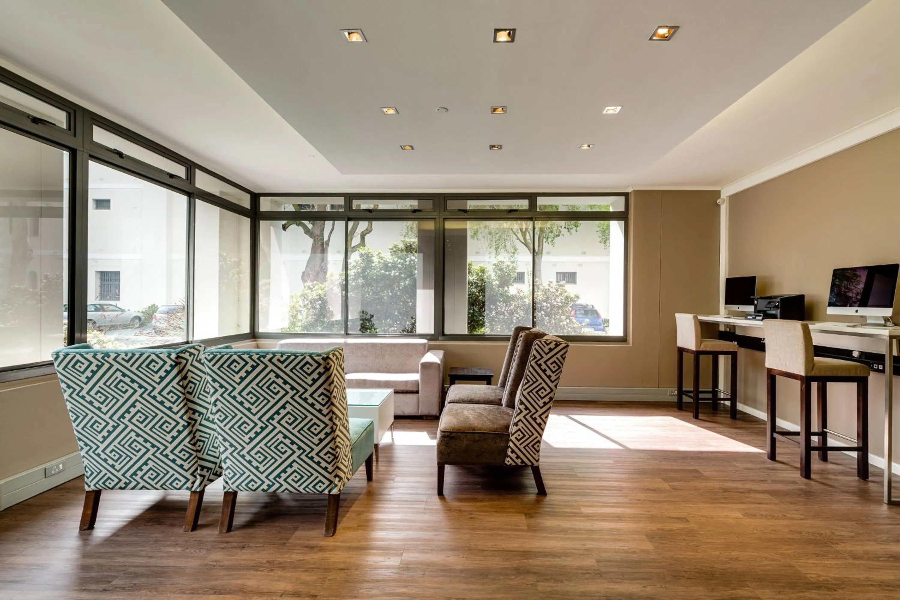 Lounge or bar in Protea Hotel by Marriott Cape Town Waterfront Breakwater Lodge