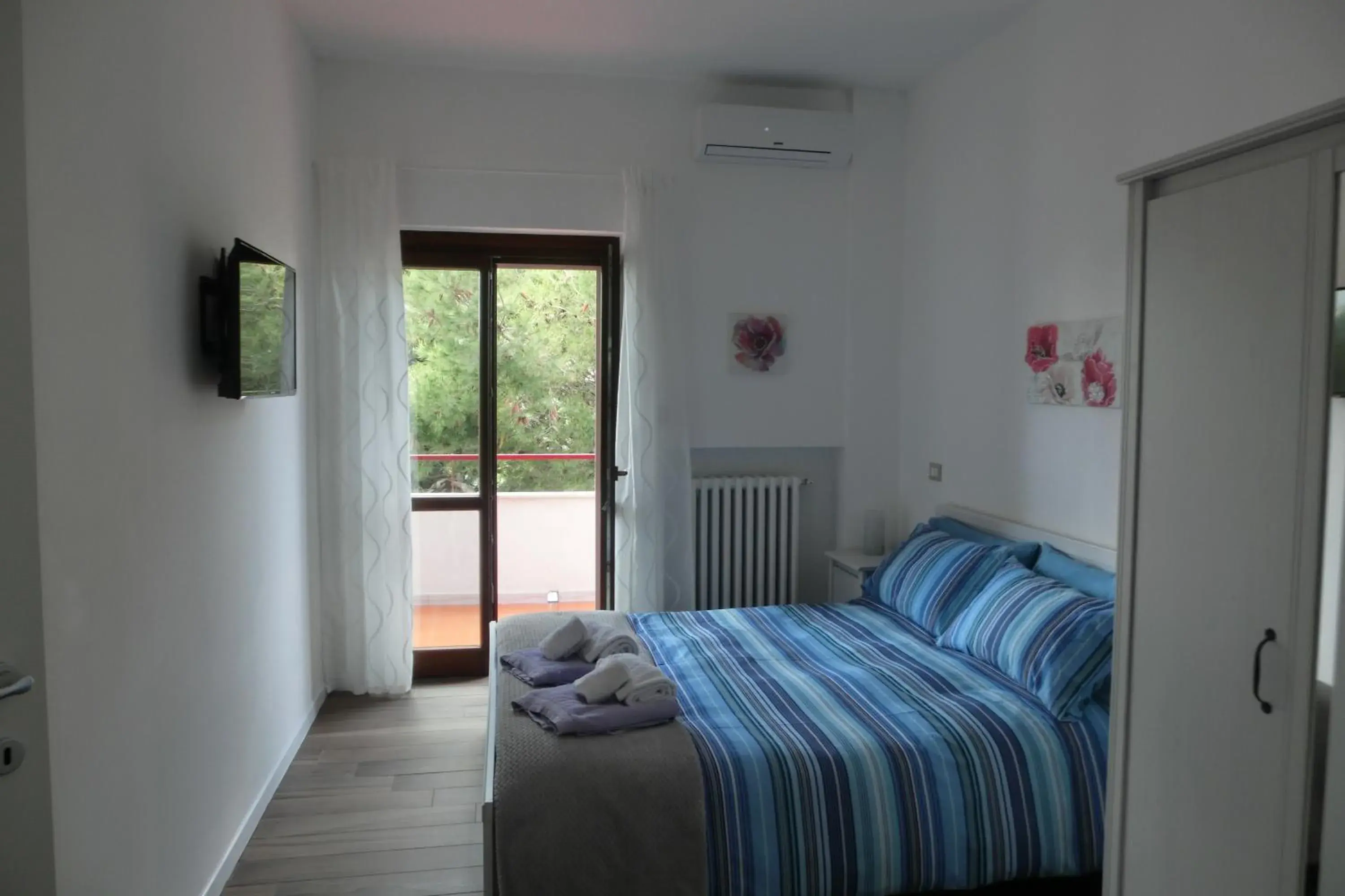 Deluxe Double Room with Balcony - single occupancy in Annavi Deluxe Double Room with Balcony - single occupancy in Annavi
