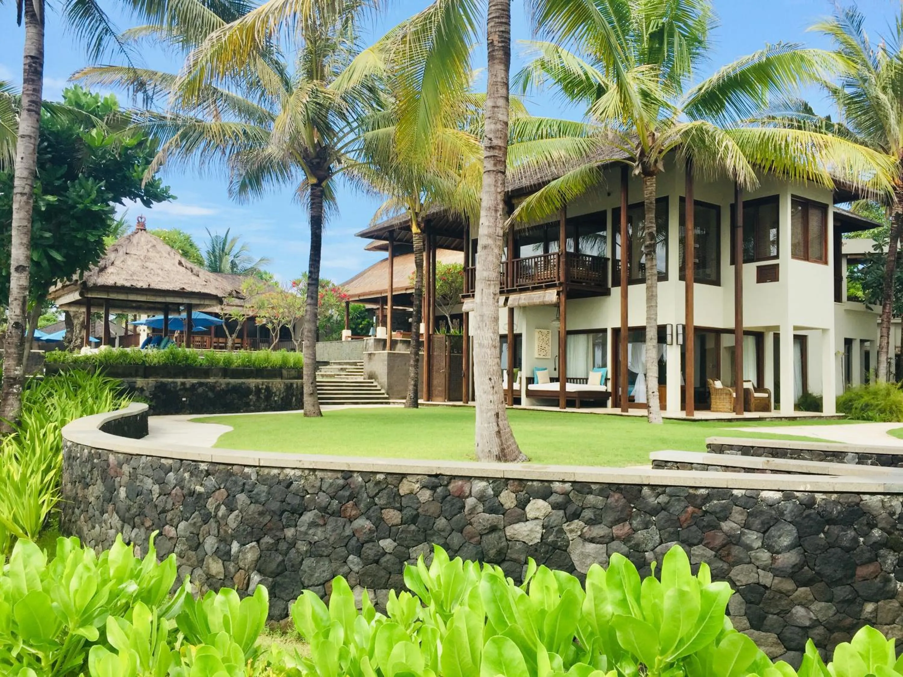 Property building in Anapuri Villas