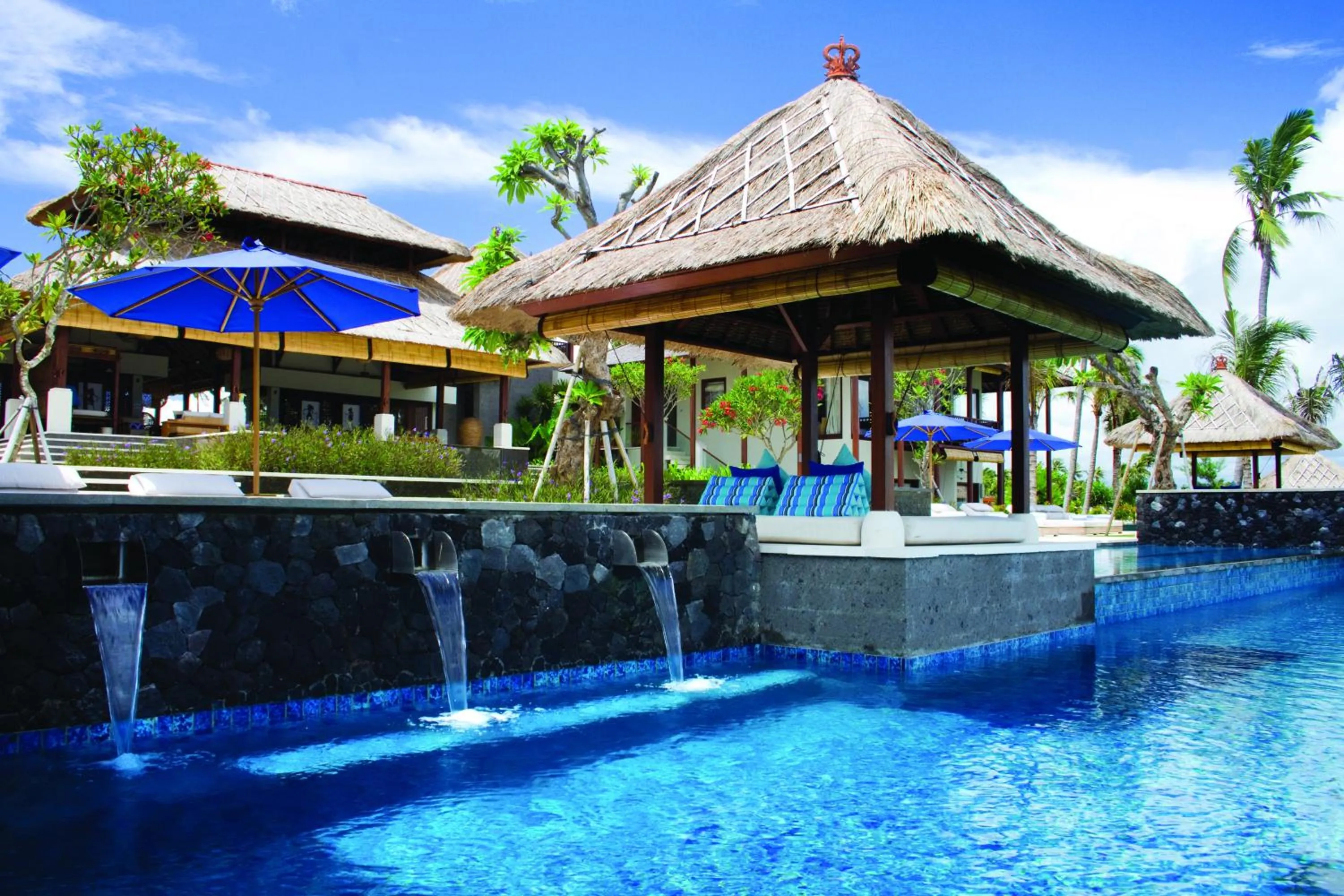 Swimming pool in Anapuri Villas
