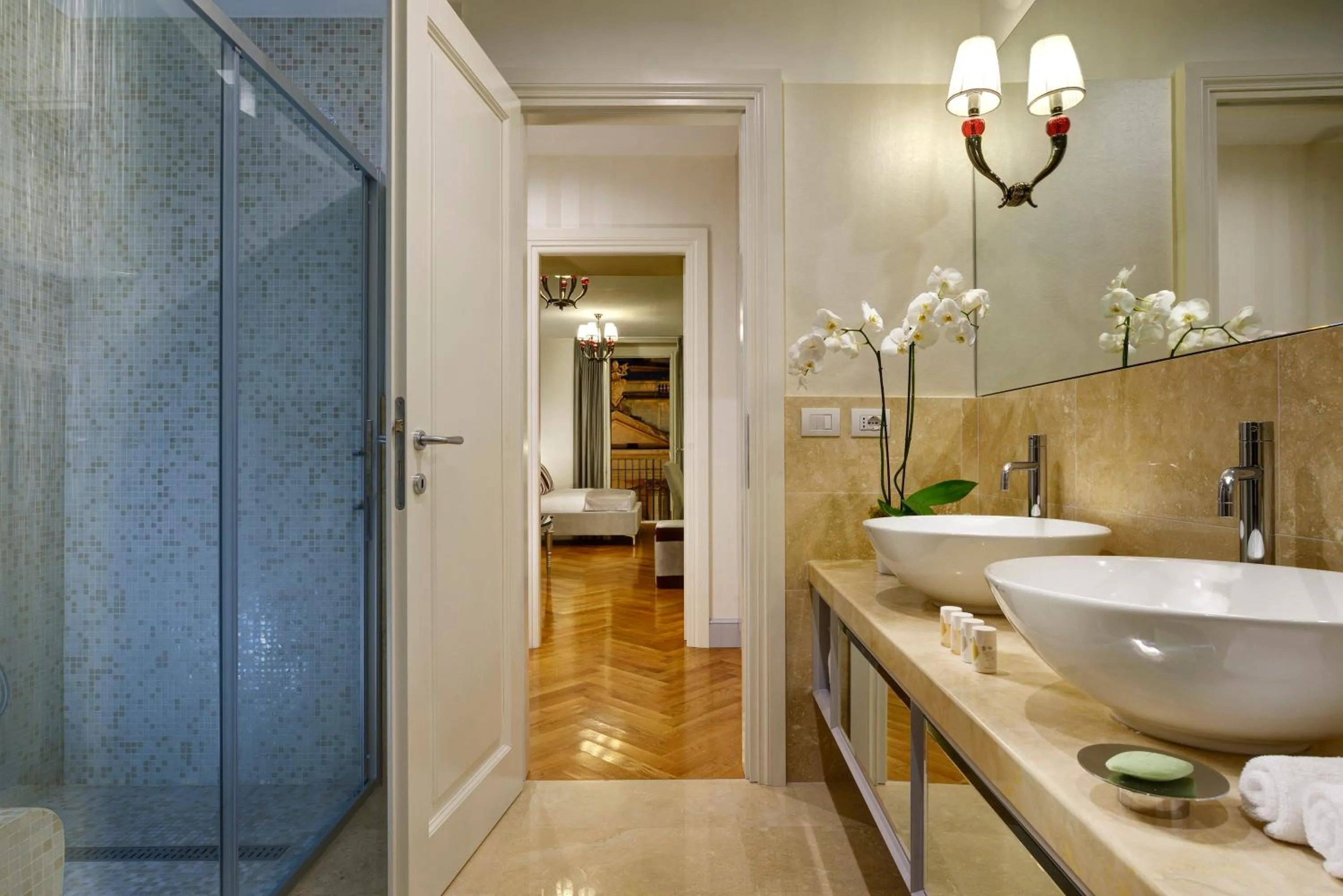 Shower in Lifestyle Suites Rome