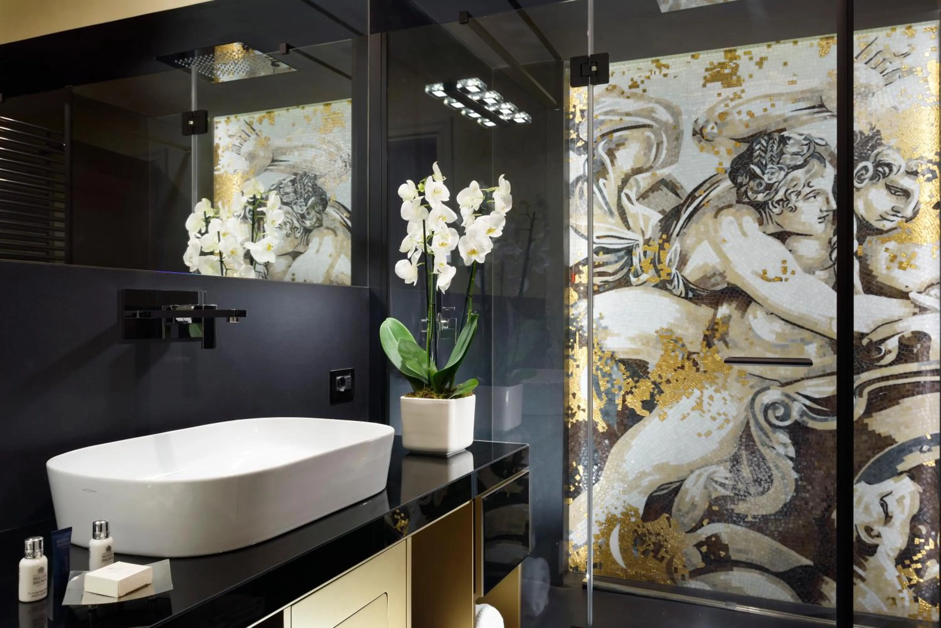 Bathroom in Lifestyle Suites Rome