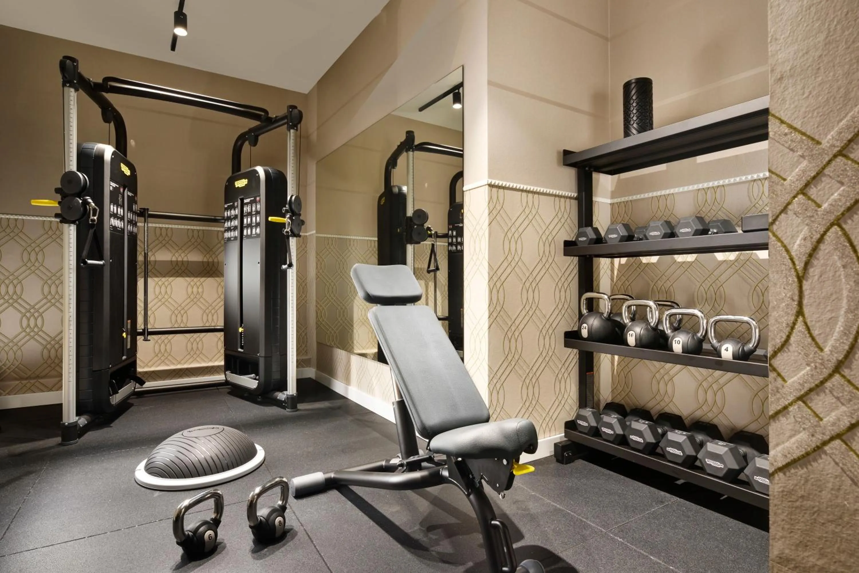 Fitness centre/facilities in Lifestyle Suites Rome