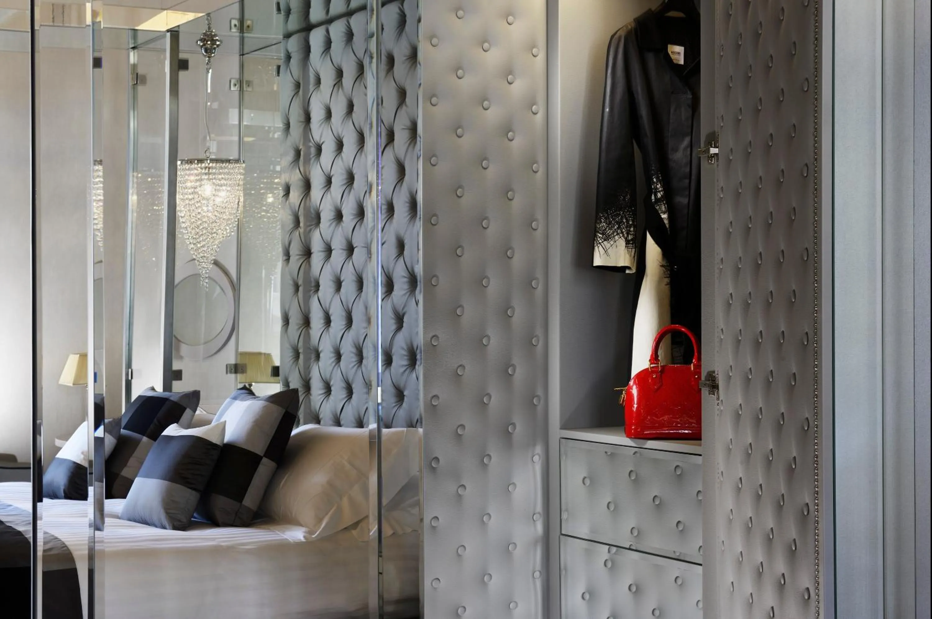 Decorative detail in Lifestyle Suites Rome