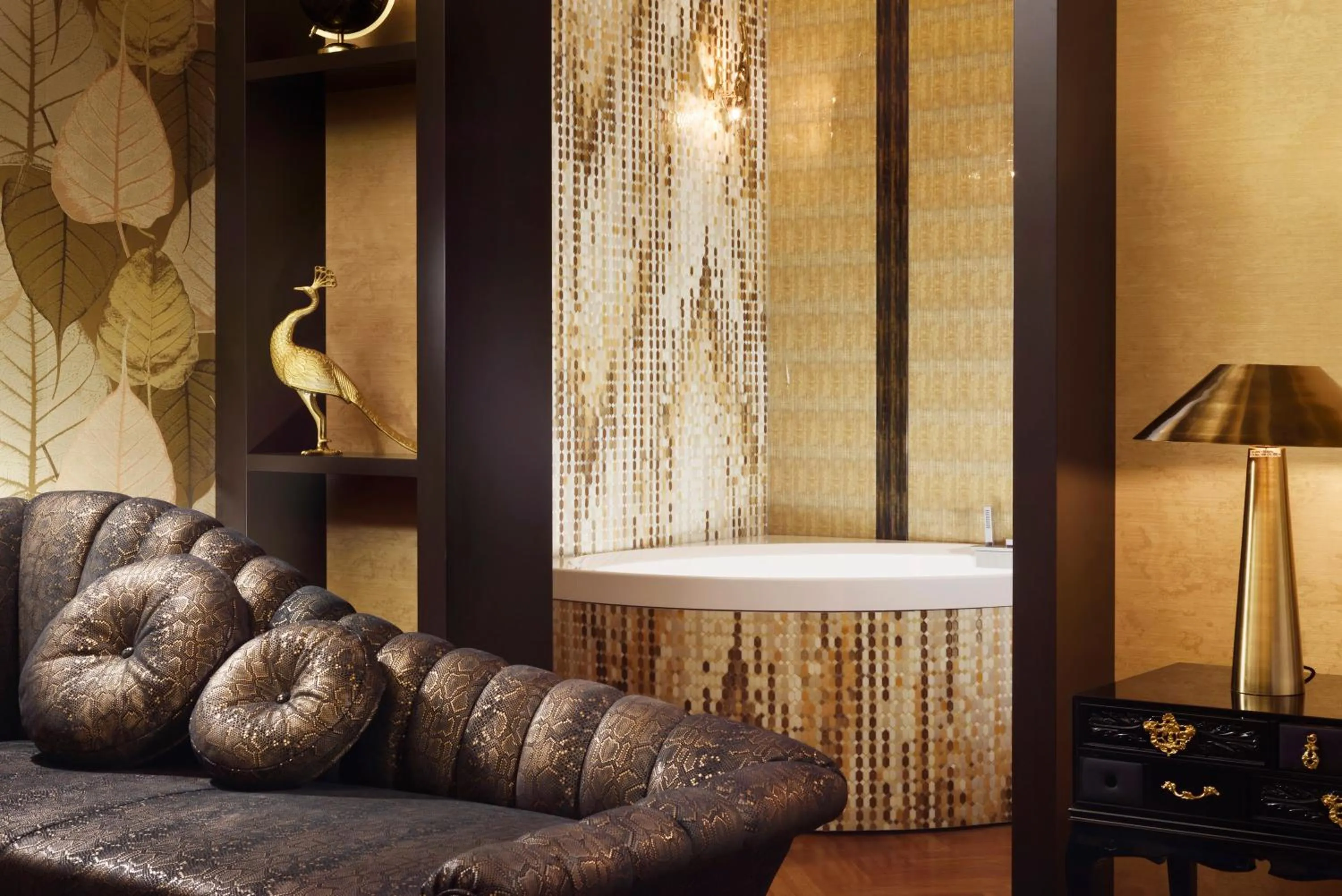 Hot Tub in Lifestyle Suites Rome