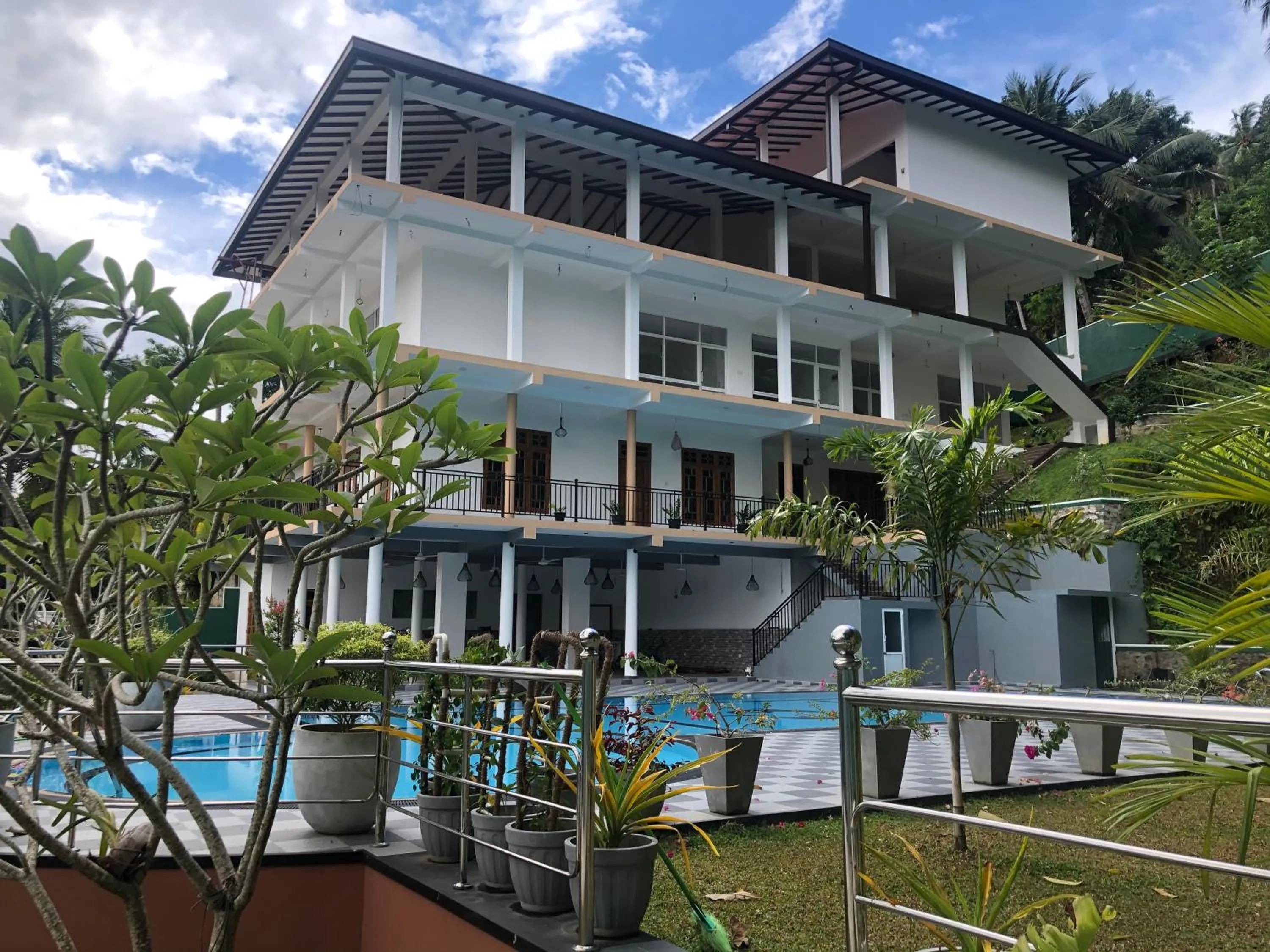 Coral Palm Villa and Apartment