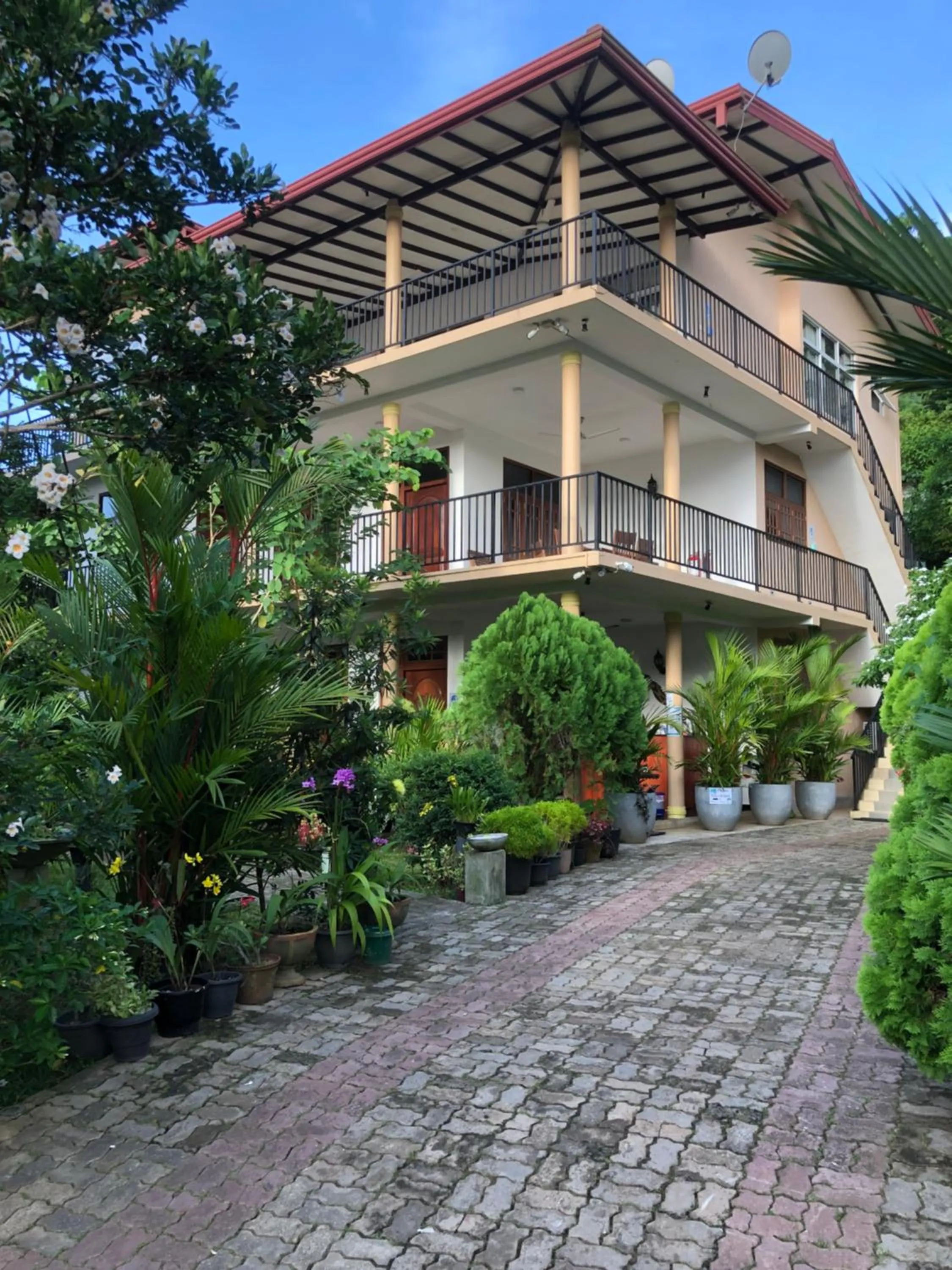 Coral Palm Villa and Apartment