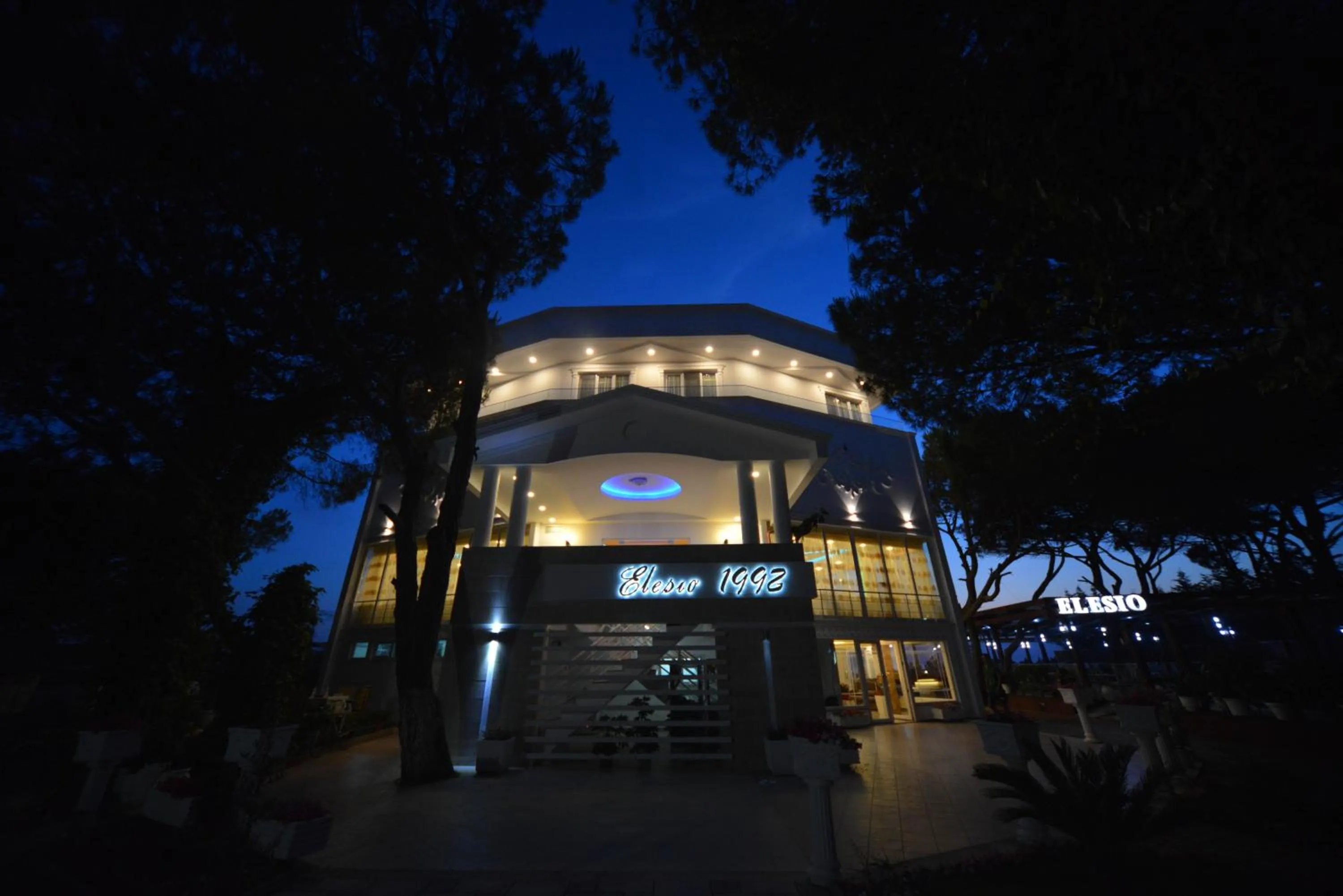 Night in Hotel Elesio