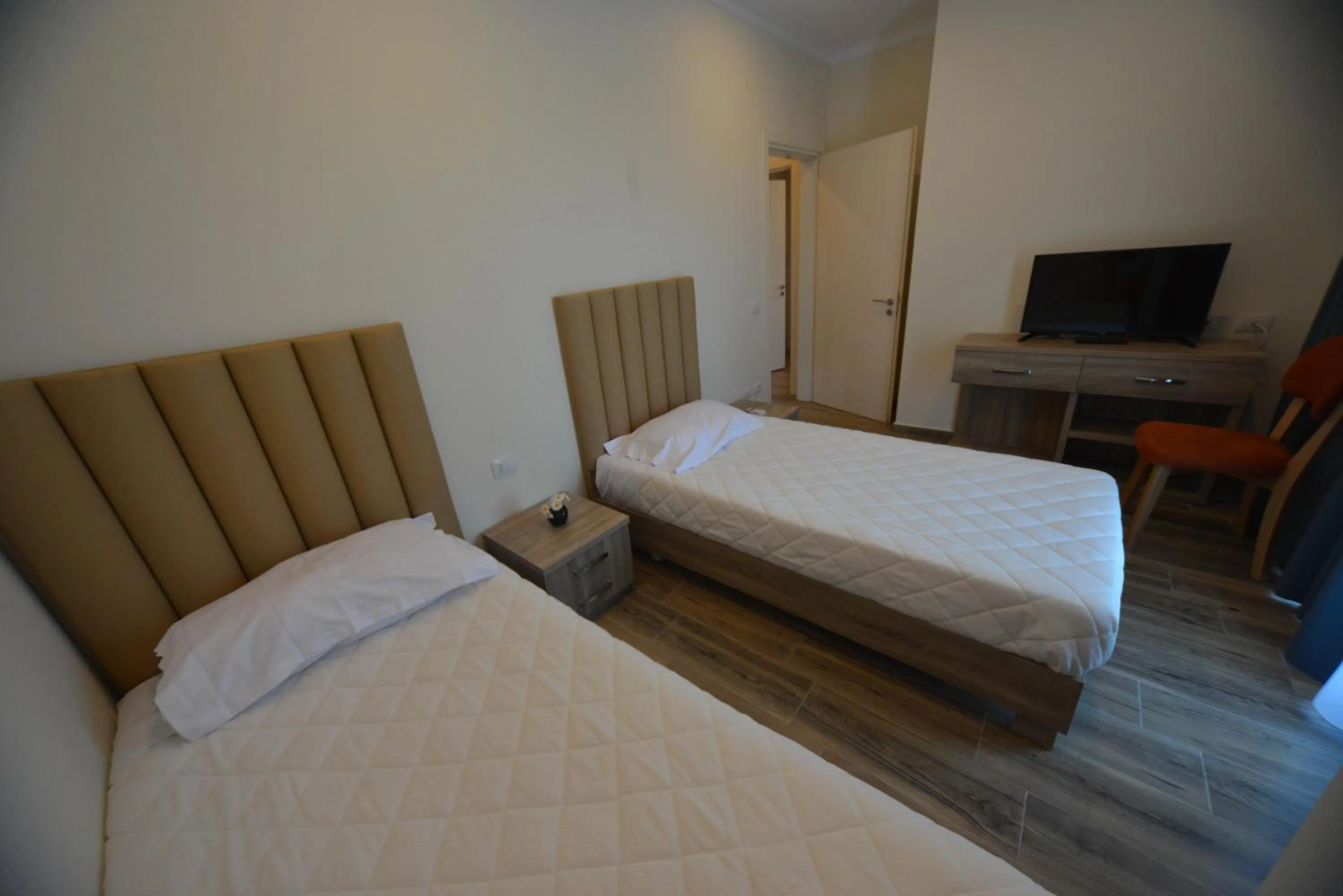 Garden view, Bed in Hotel Elesio