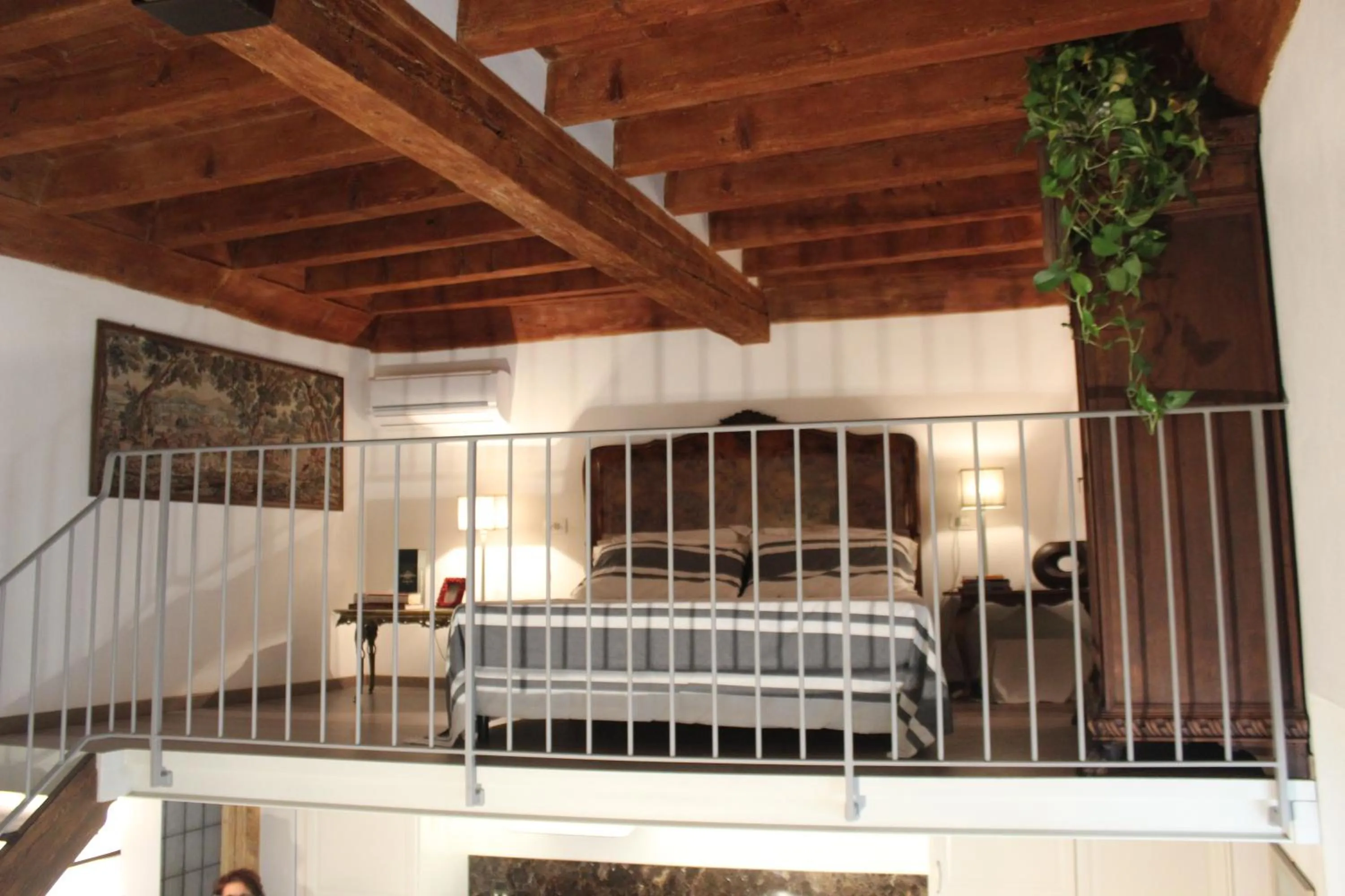 Photo of the whole room, Bed in Florence Pitti Loft