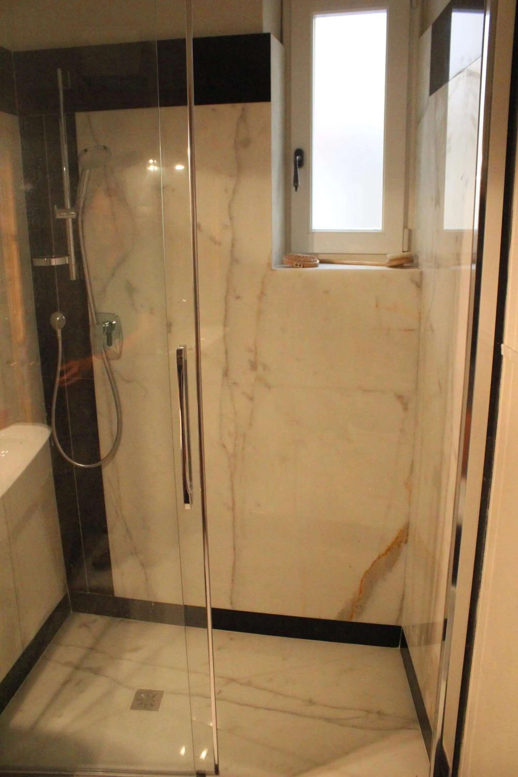 Shower in Florence Pitti Loft