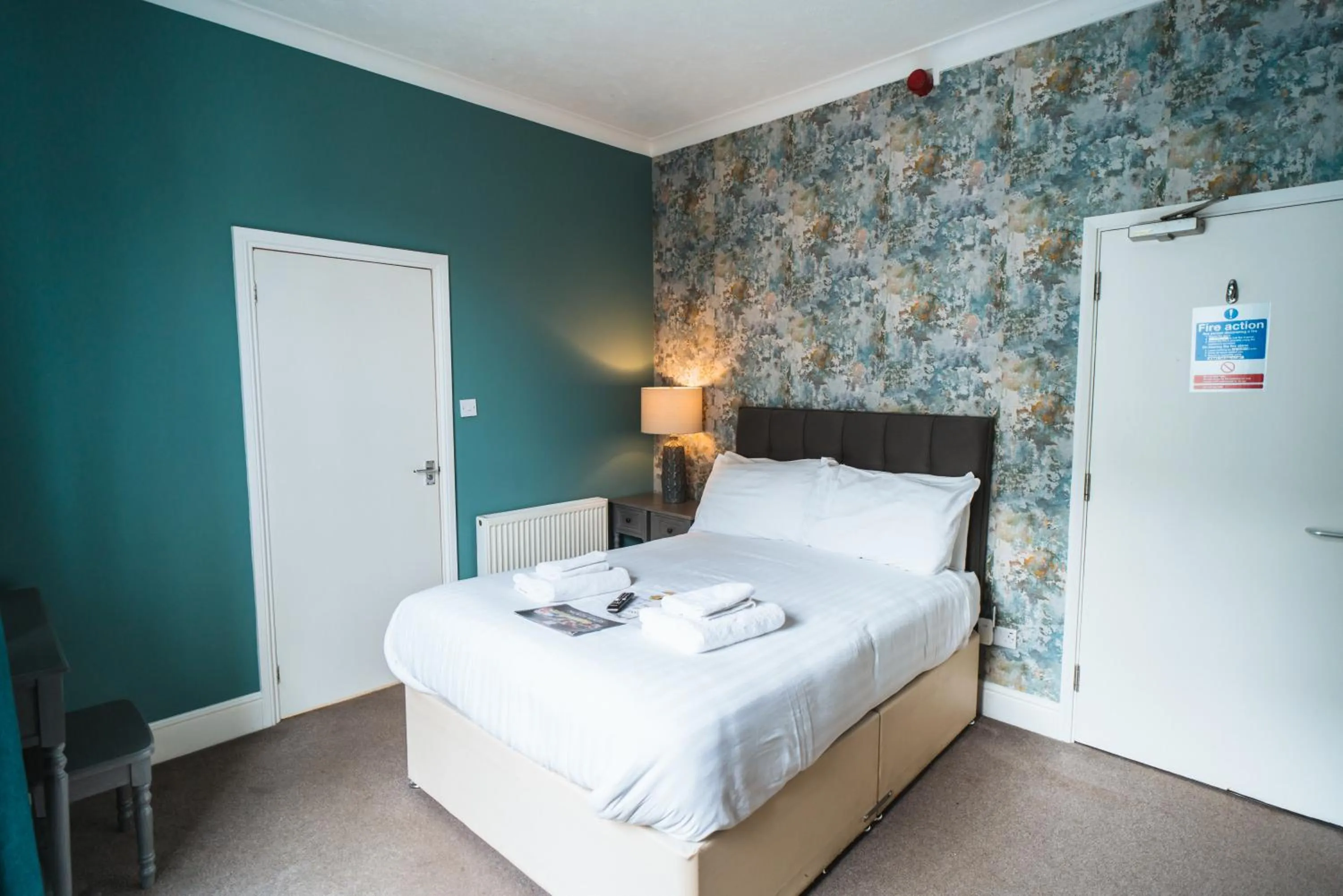 Bed in Johnny Dough's Conwy with Rooms