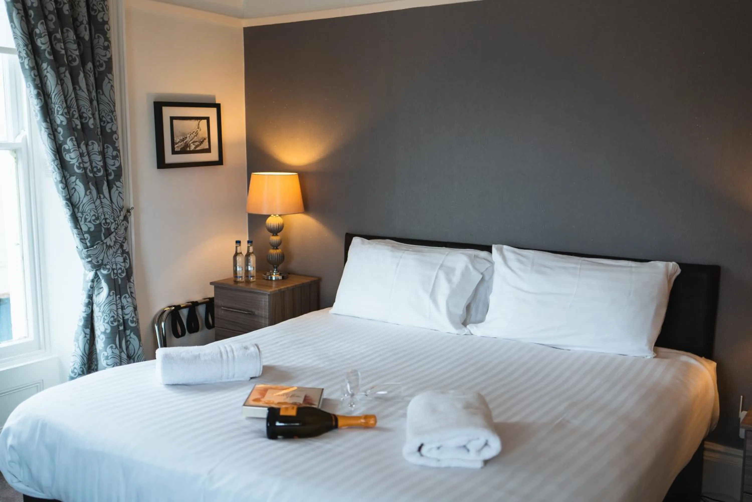 Bed in Johnny Dough's Conwy with Rooms