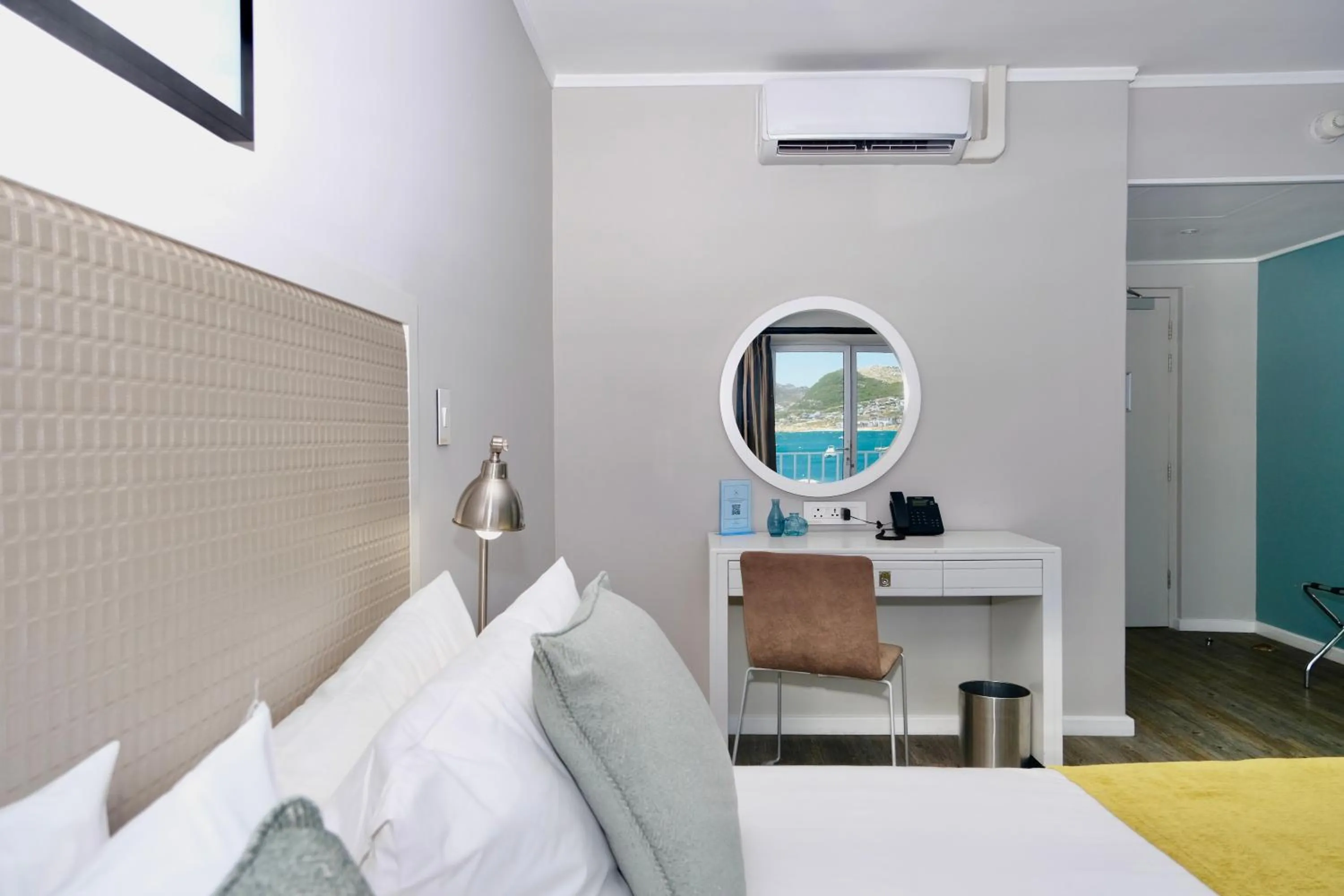 Bedroom, Bed in Simon's Town Quayside Hotel