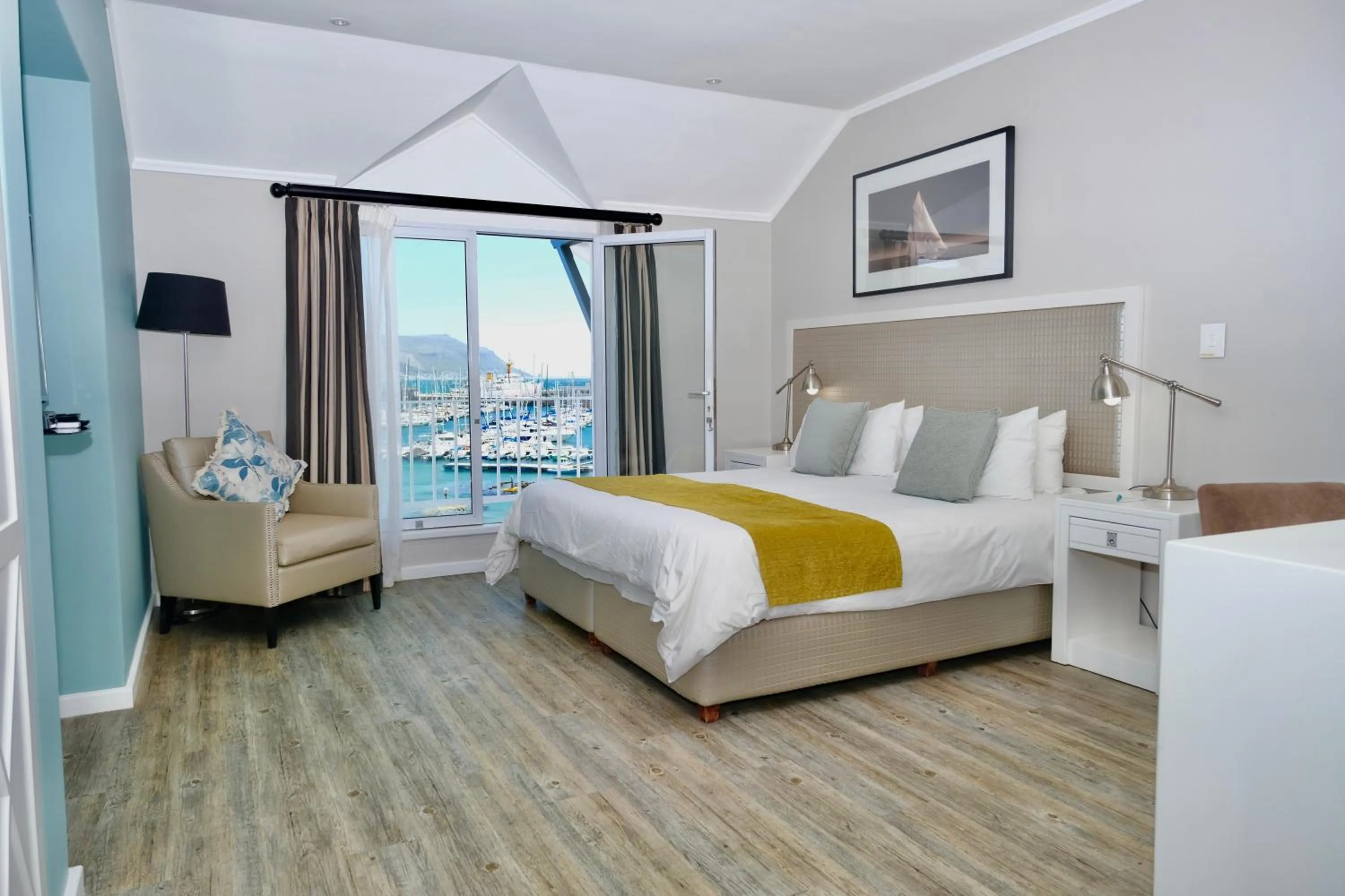 Bedroom, Bed in Simon's Town Quayside Hotel