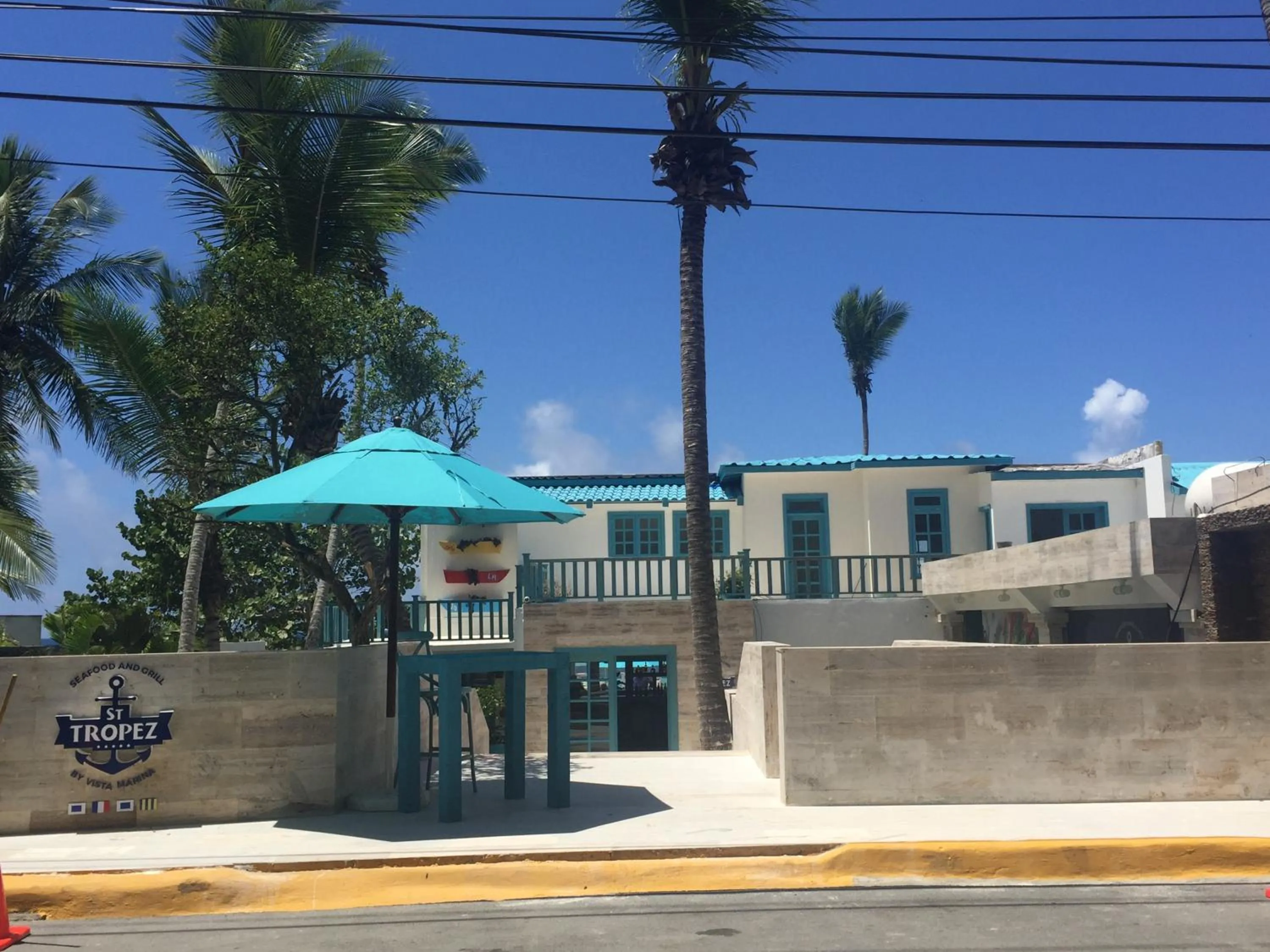 Restaurant/places to eat in Vista Marina Residence