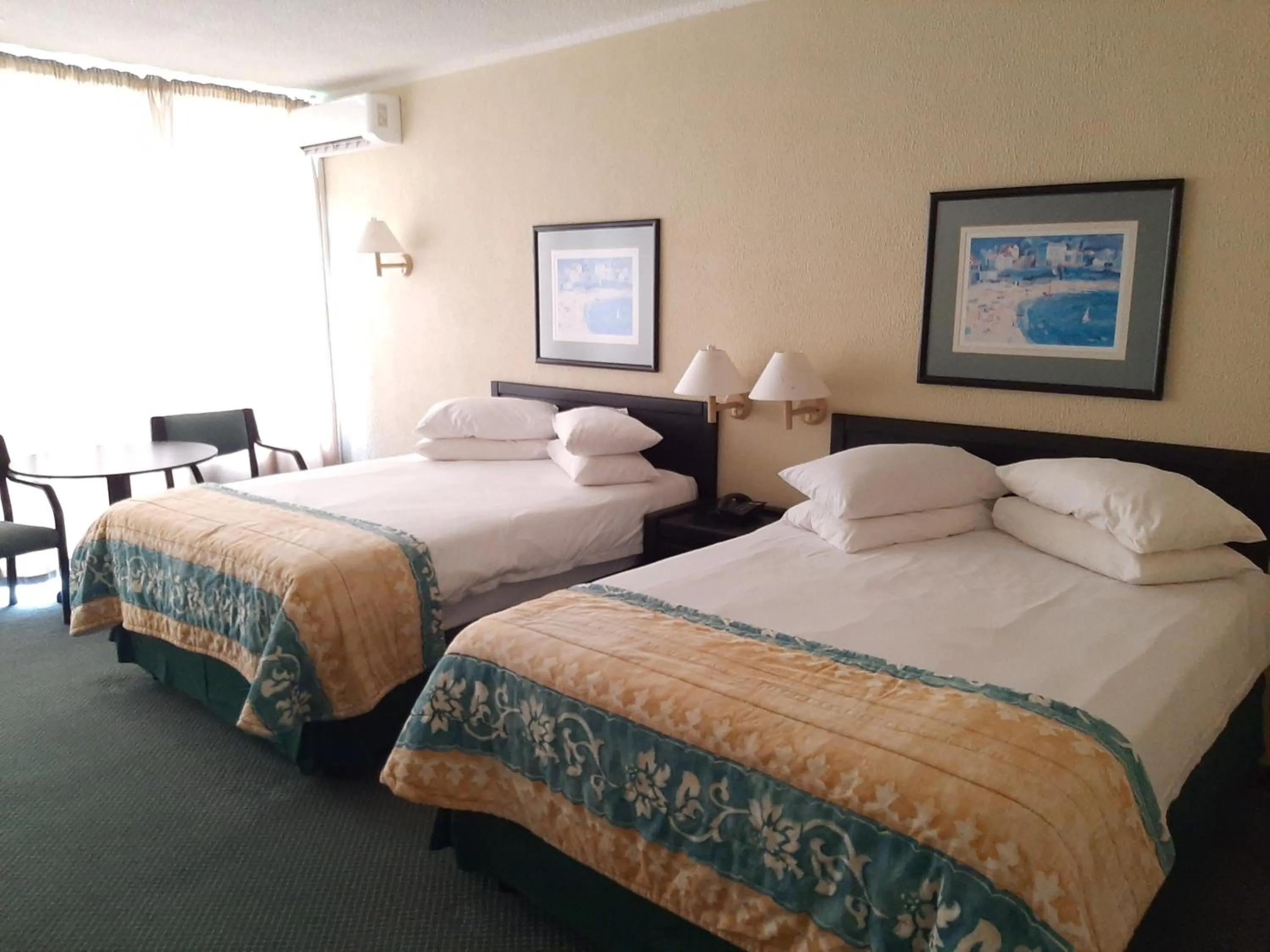 Bedroom, Bed in Wilderness Beach Hotel