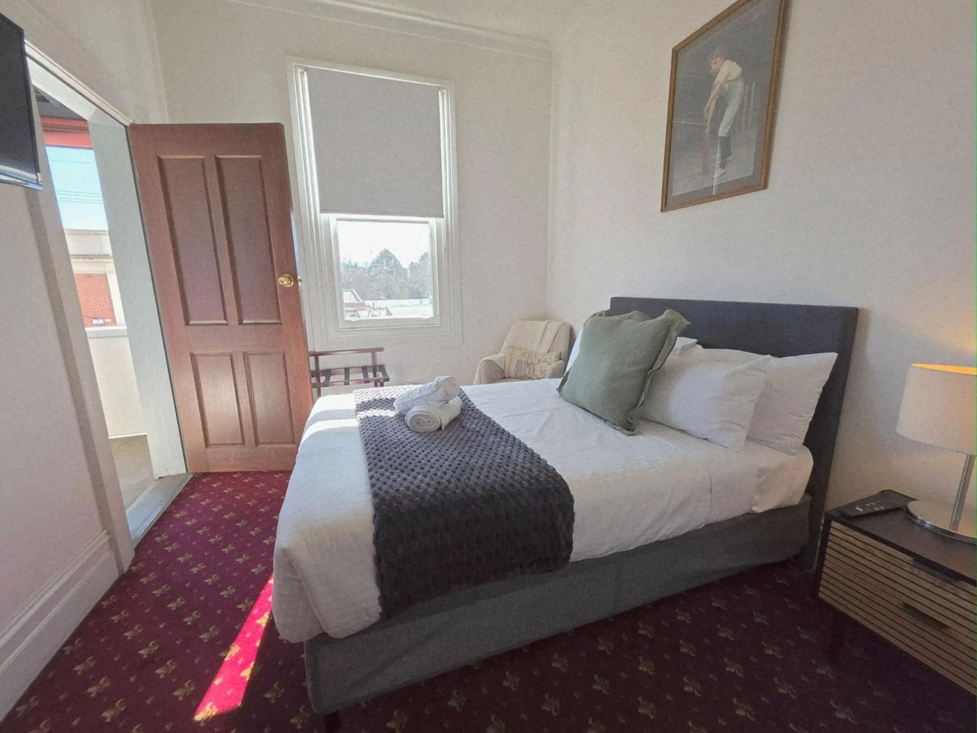 Balcony/Terrace, Bed in The Corner Hotel Alexandra