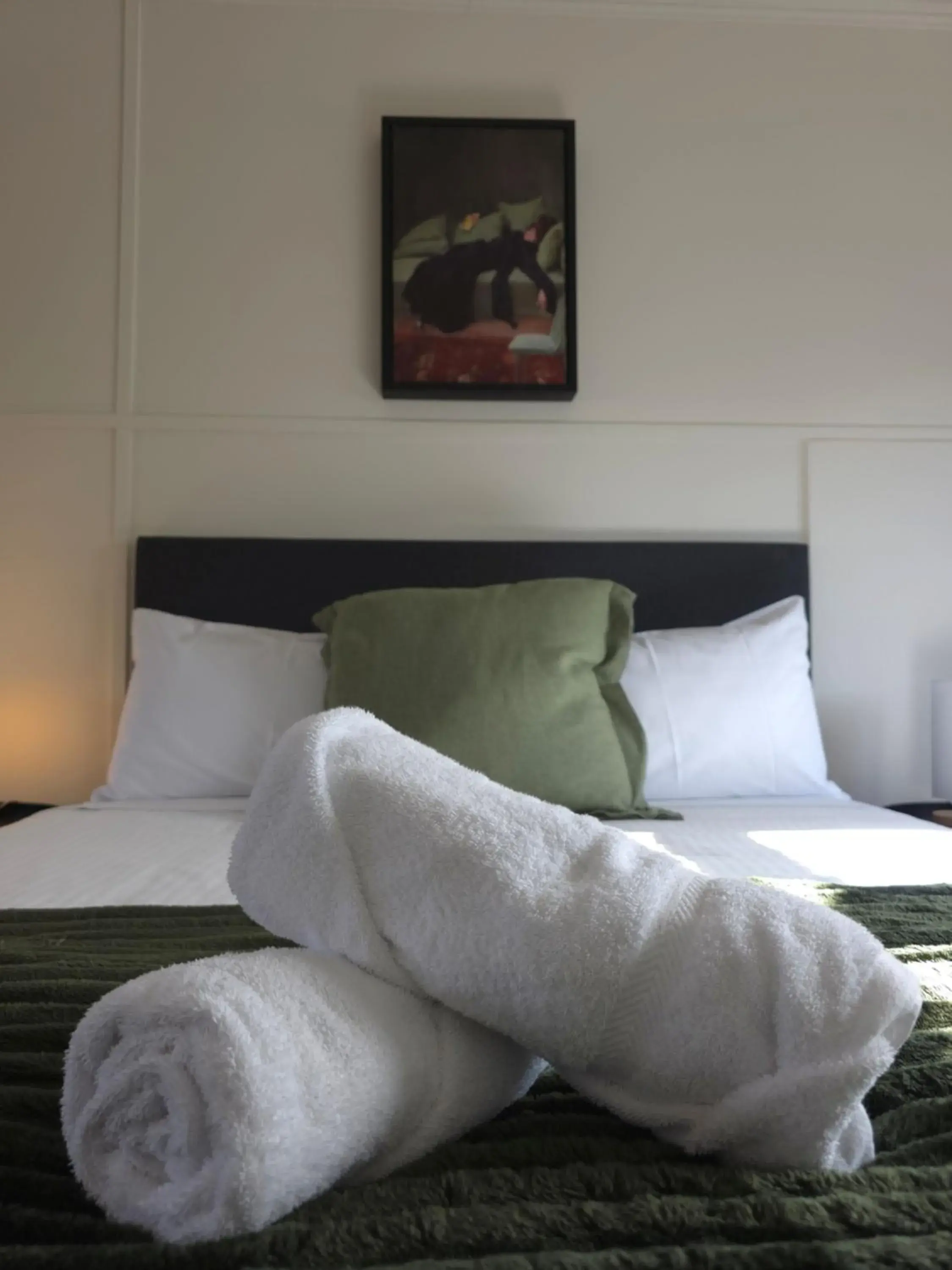 Queen Room in The Corner Hotel Alexandra Queen Room in The Corner Hotel Alexandra