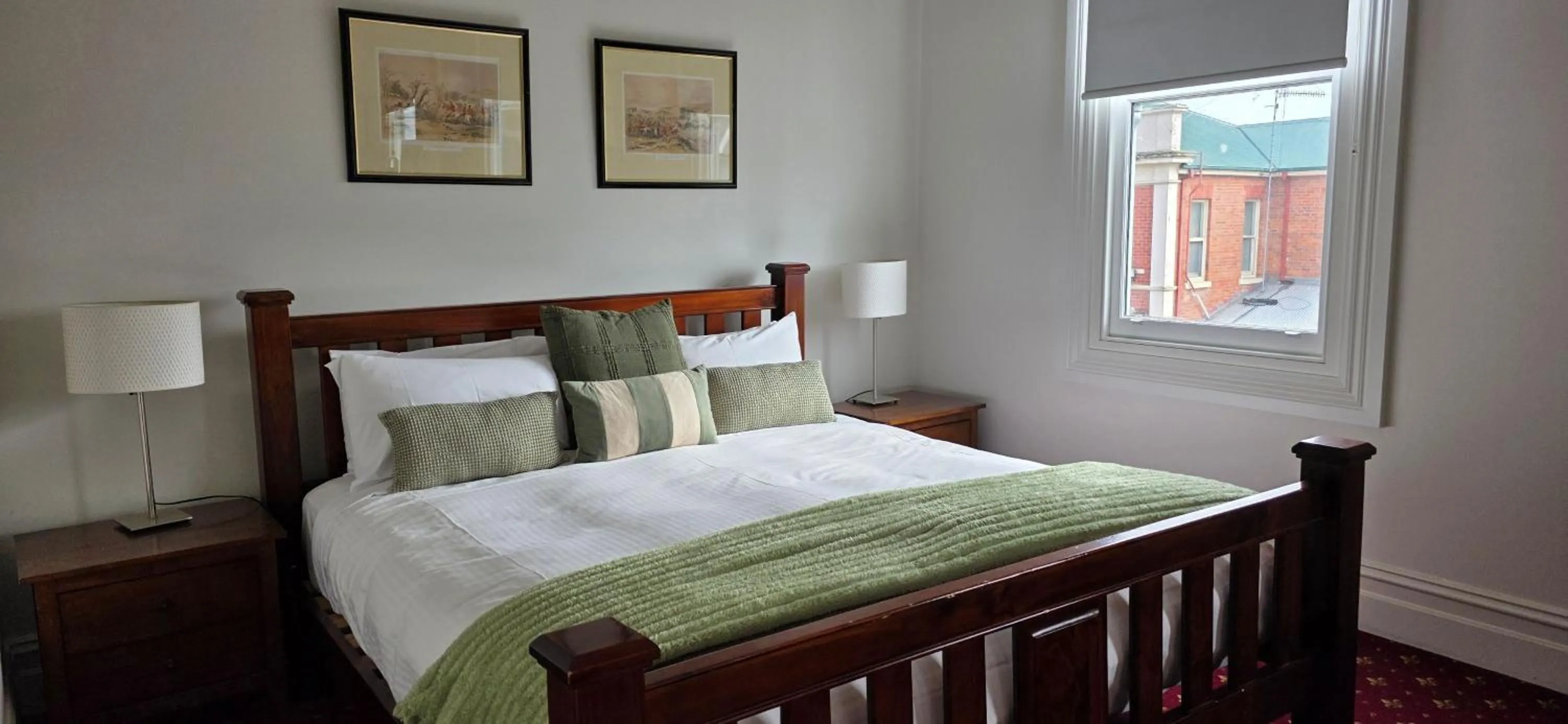 Bed in The Corner Hotel Alexandra