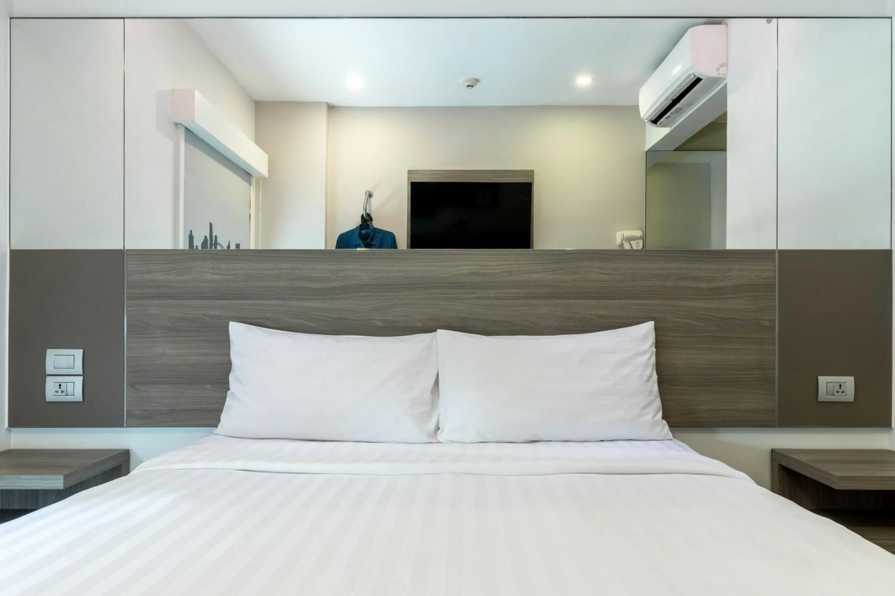 Bed in Easy Planet Bangkok Surawong