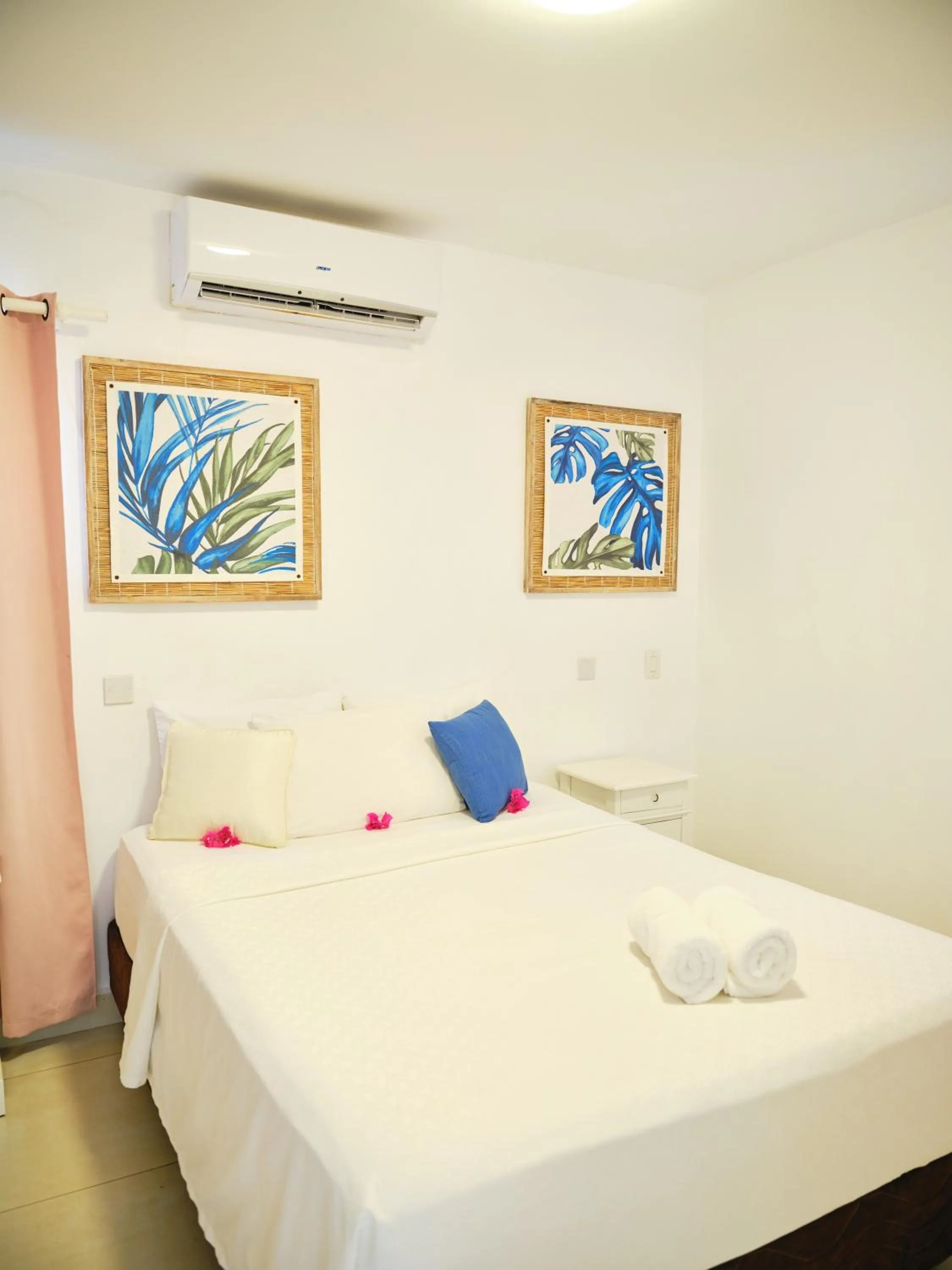 Bedroom, Bed in Ocean Spray Apartments