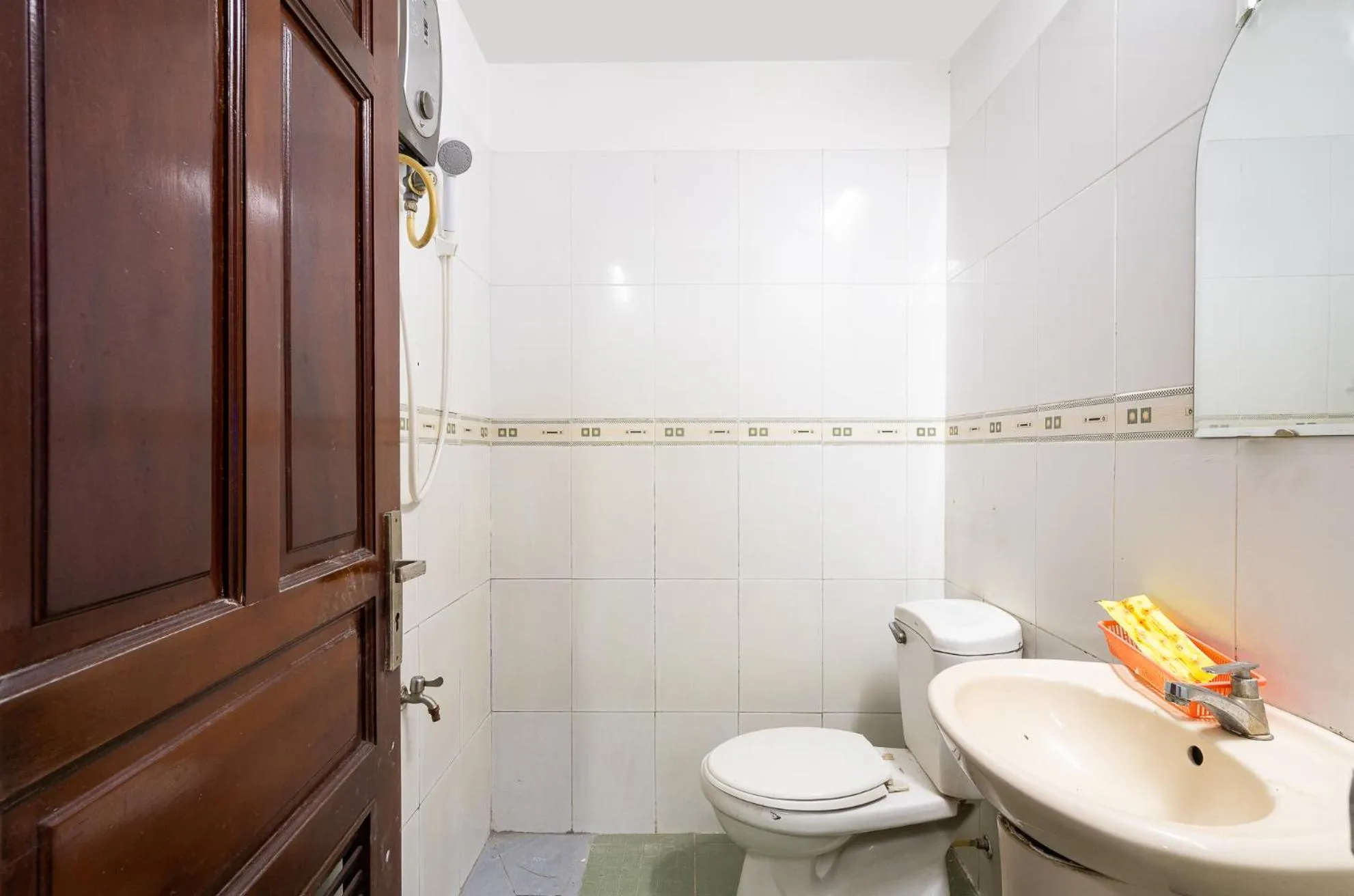 Bathroom in Collection O District Tan Phu - Tien Thang Hotel