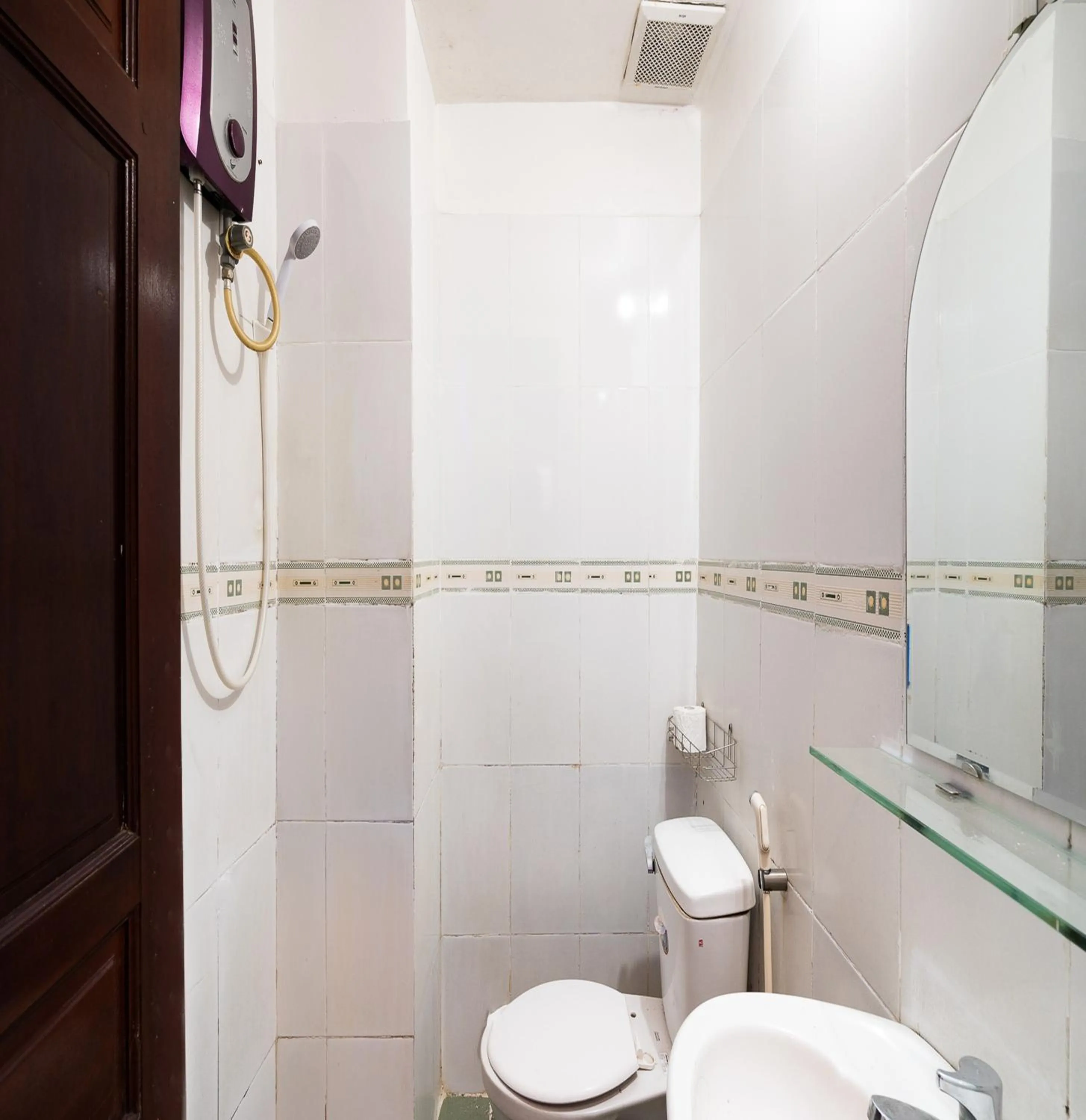 Bathroom in Collection O District Tan Phu - Tien Thang Hotel