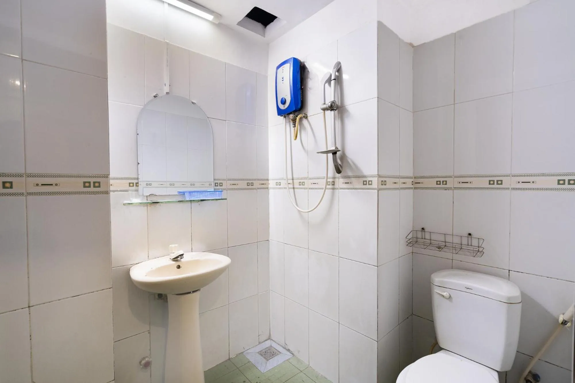 Bathroom in Collection O District Tan Phu - Tien Thang Hotel