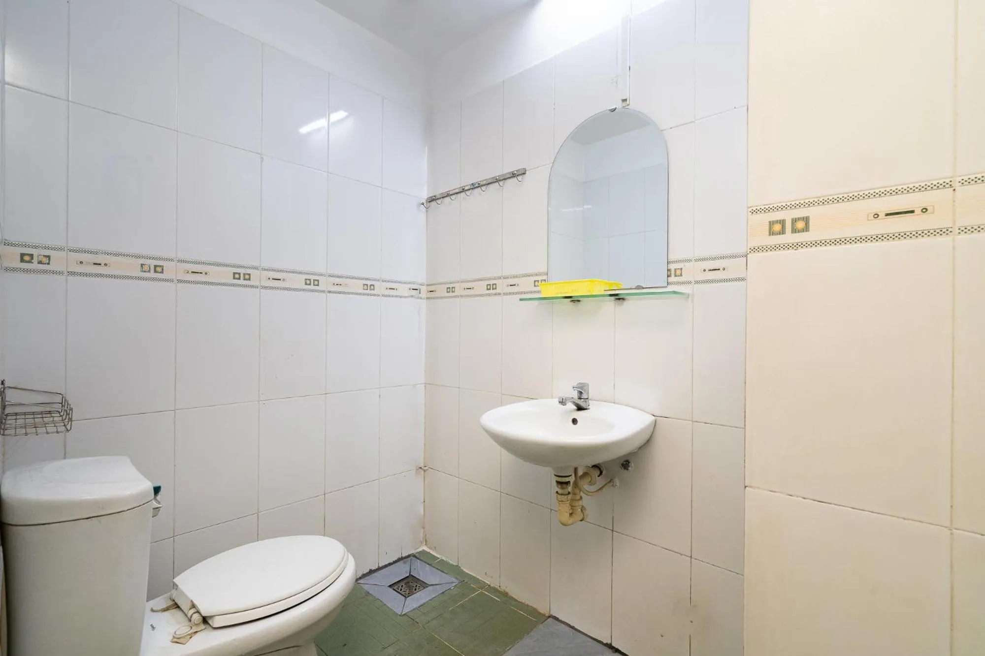 Bathroom in Collection O District Tan Phu - Tien Thang Hotel