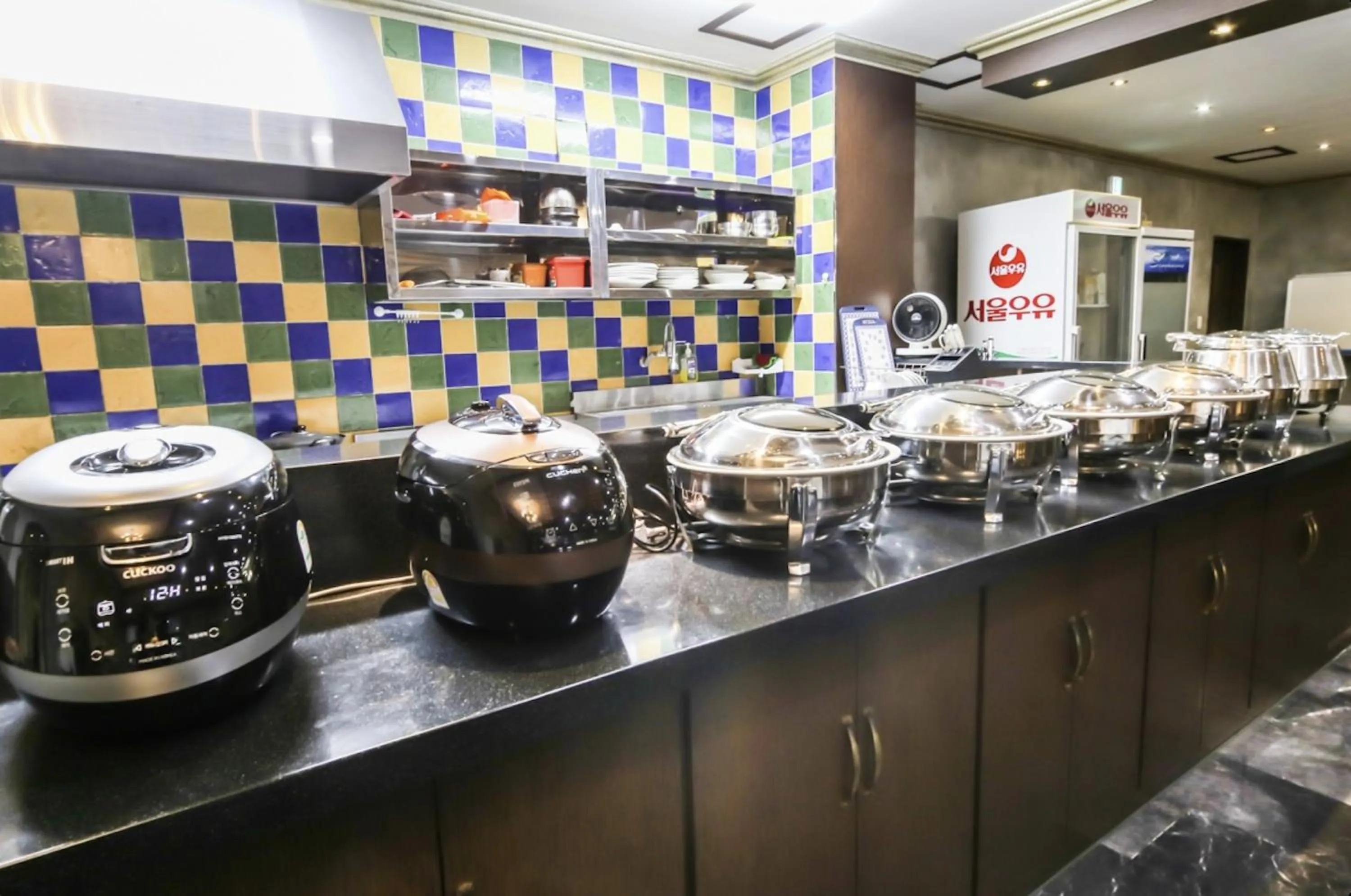 Restaurant/places to eat in Modern Business Hotel