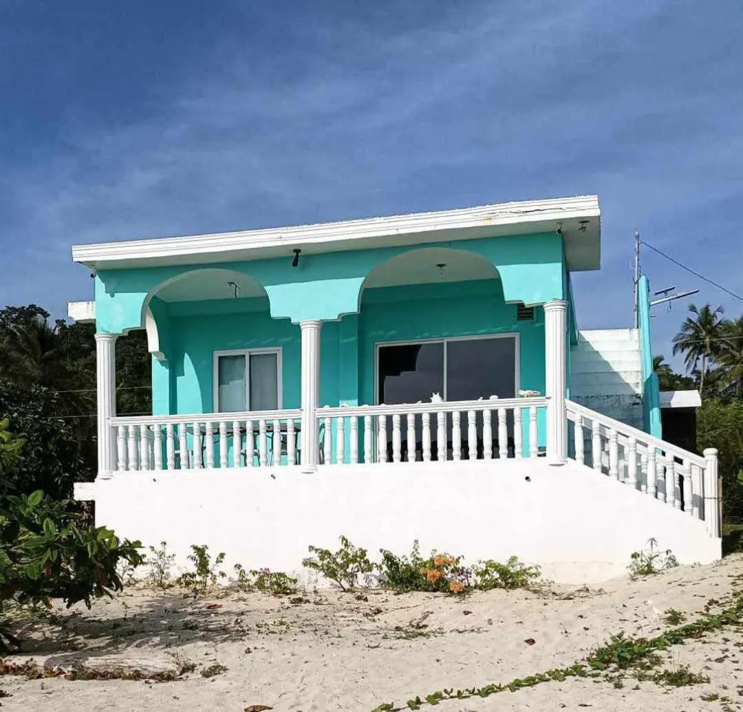 Property building in Whitesands Beach Resort