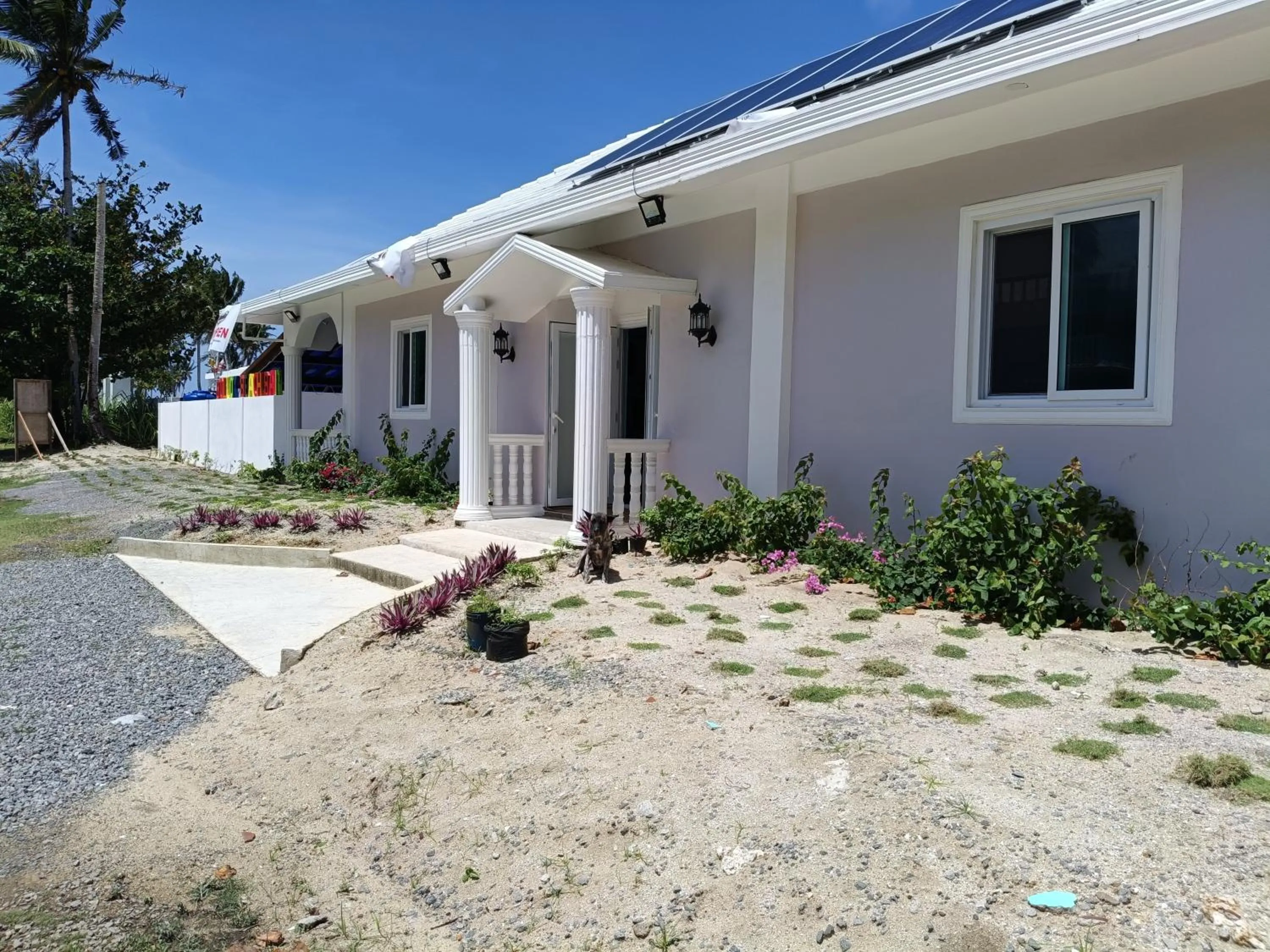 Restaurant/places to eat in Whitesands Beach Resort