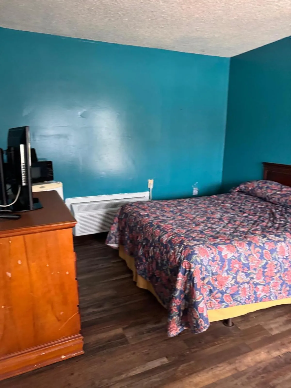 Bedroom, Bed in Walkers Inn Dothan by Hotel O