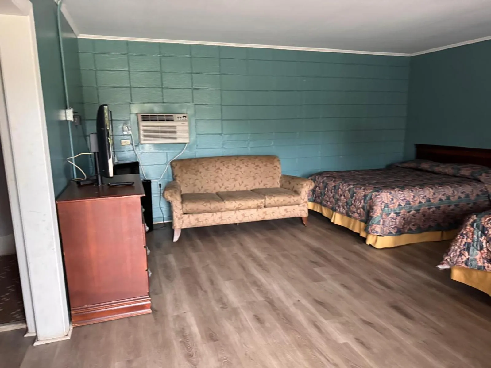 Bedroom, Bed in Walkers Inn Dothan by Hotel O