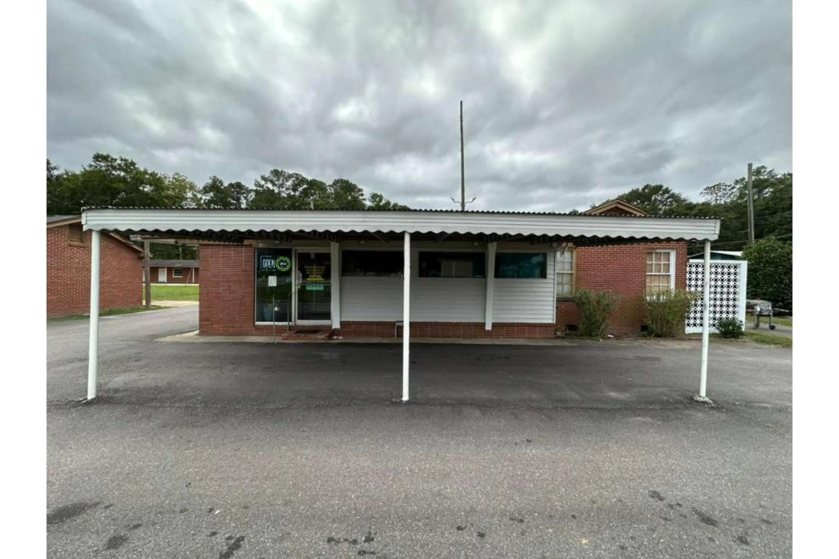 Lobby or reception in Walkers Inn Dothan by Hotel O