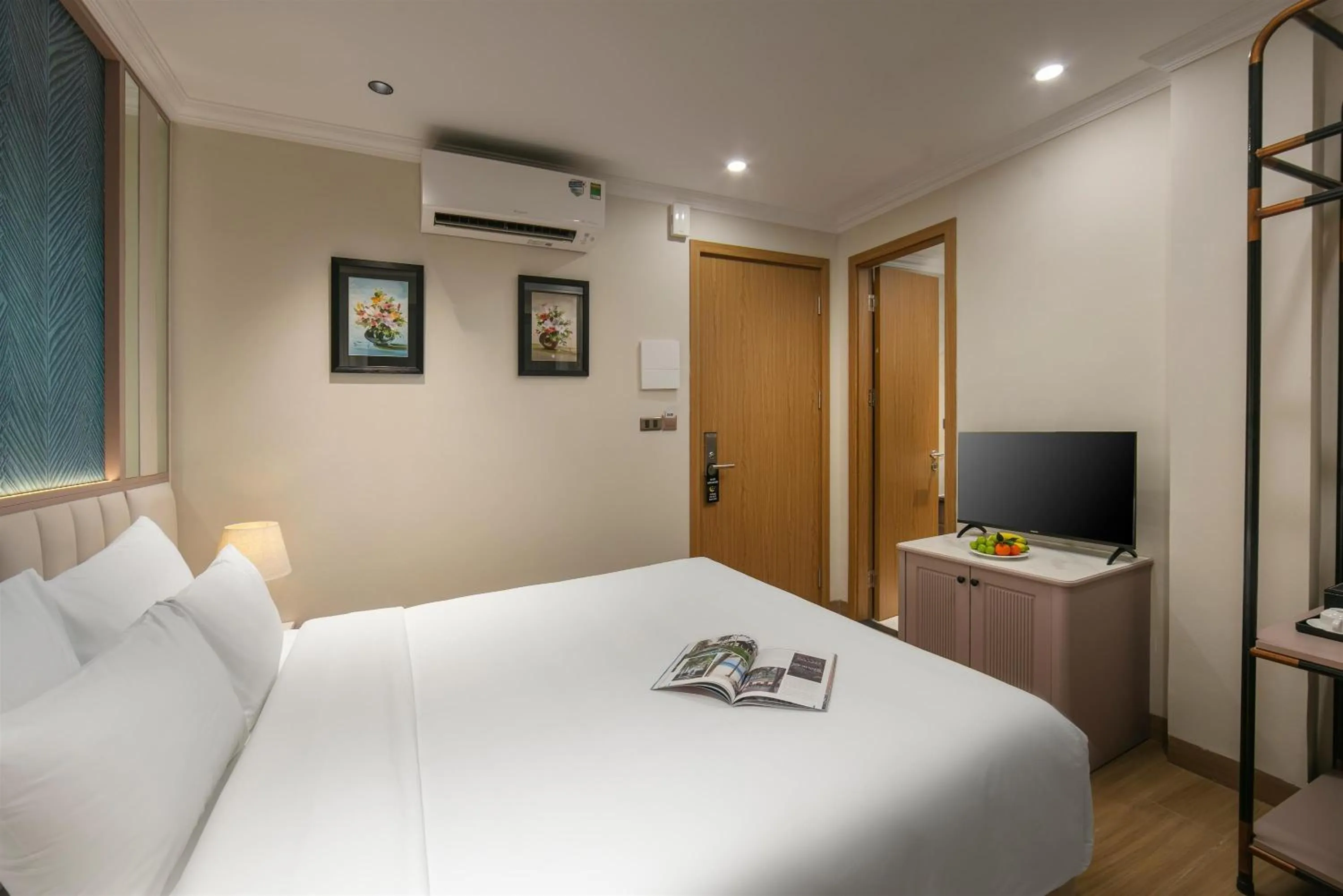 Bedroom, Bed in Dong Xuan Boutique Hotel