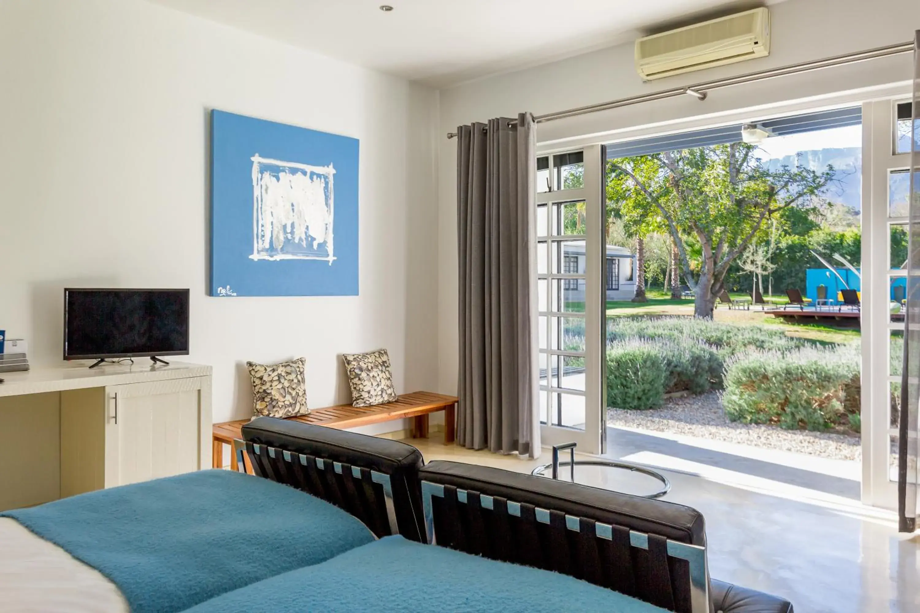 Luxury Double Room with Garden View - single occupancy in Bloomestate Swellendam Luxury Double Room with Garden View - single occupancy in Bloomestate Swellendam