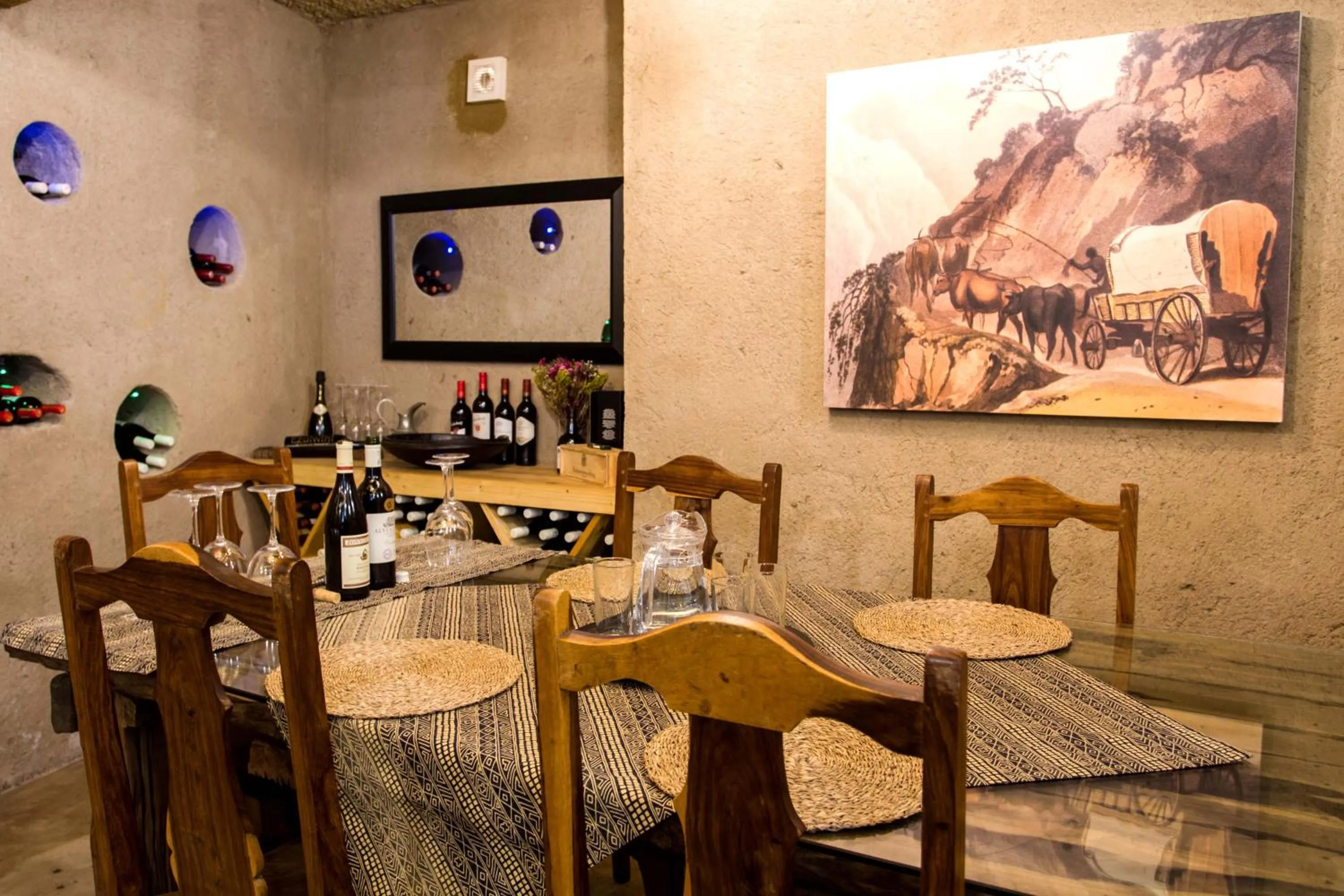 Lounge or bar in Ezulwini Game Lodges