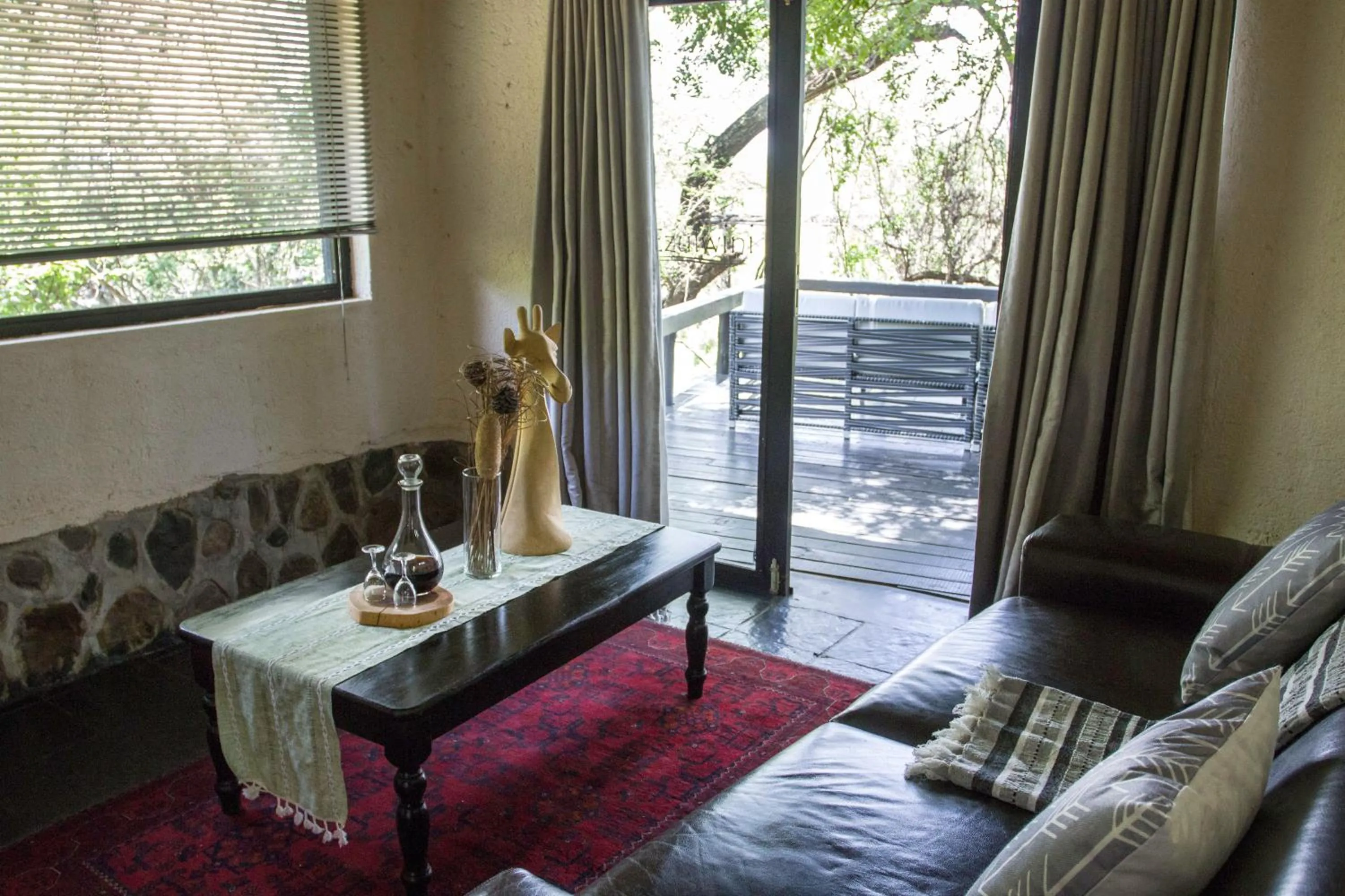 Living room in Ezulwini Game Lodges