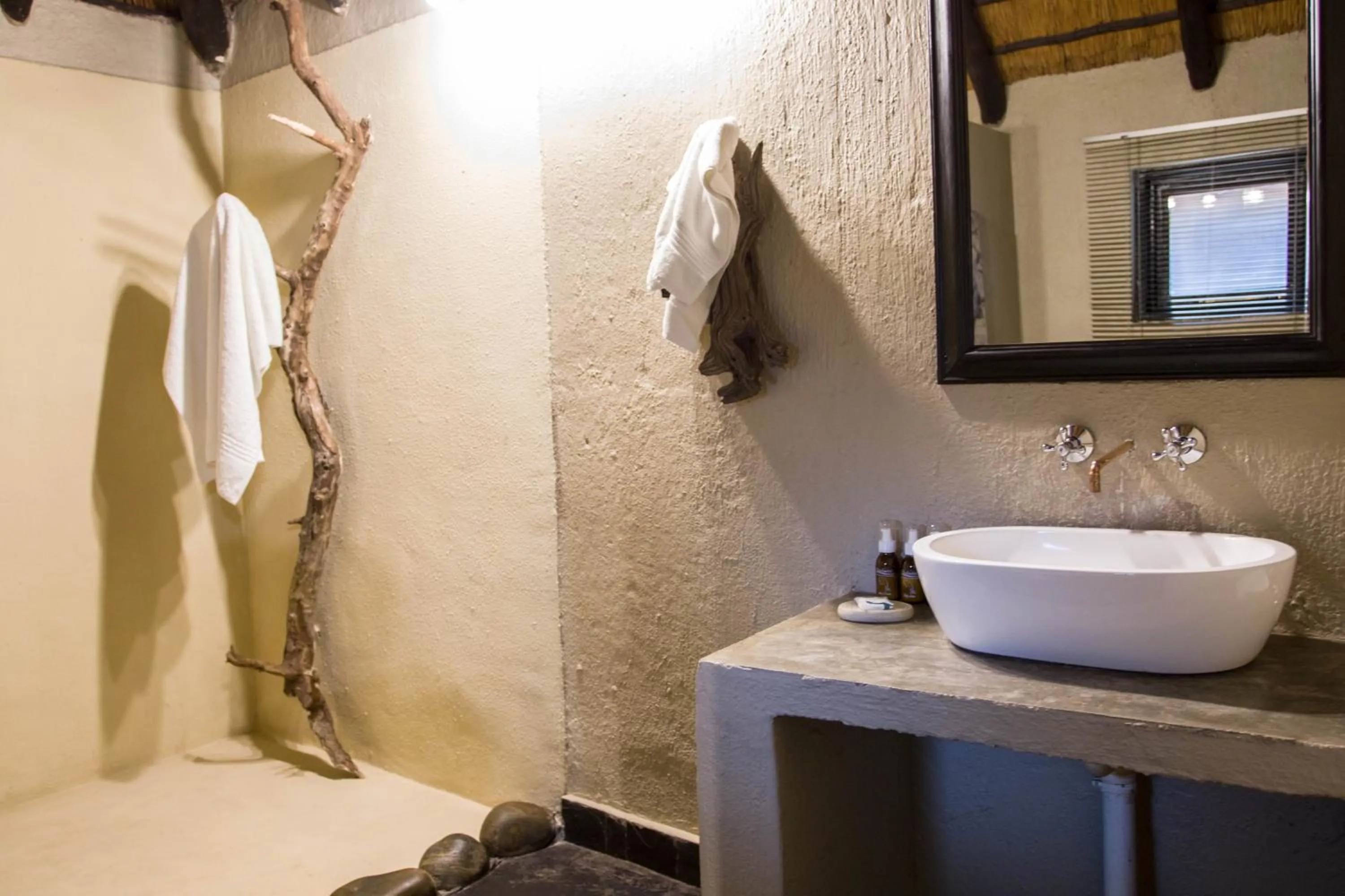 Shower in Ezulwini Game Lodges