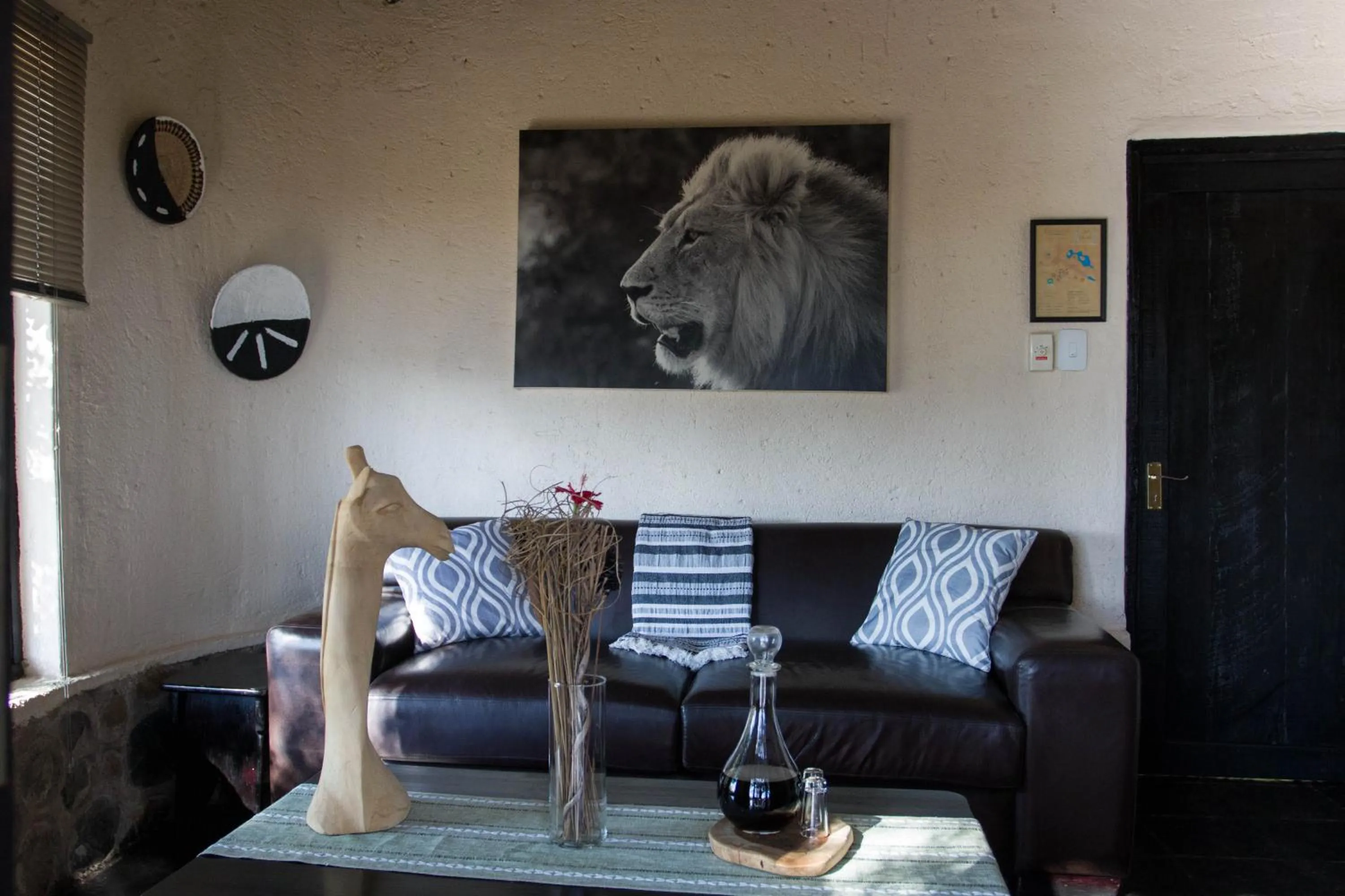 Living room in Ezulwini Game Lodges