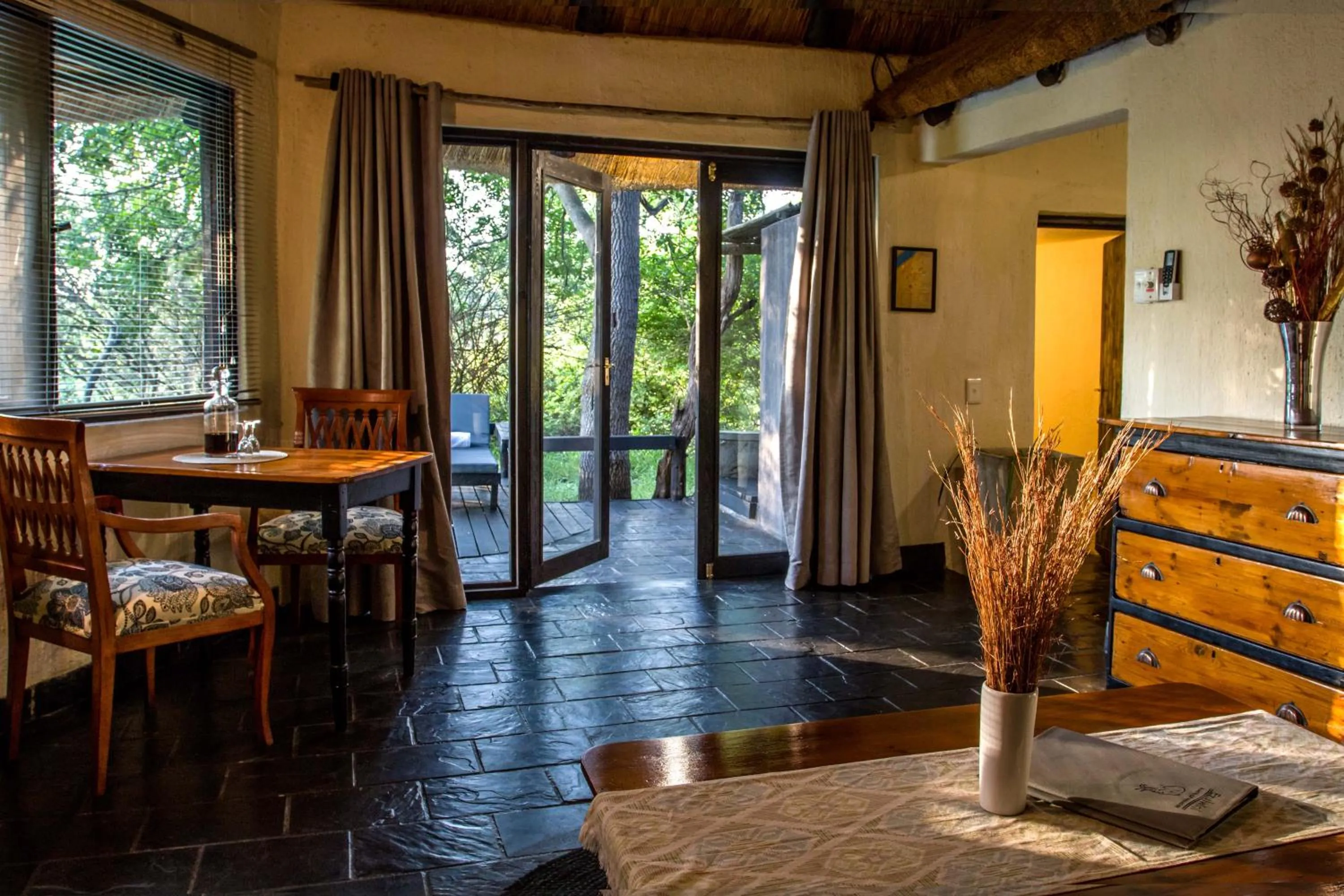 Living room in Ezulwini Game Lodges