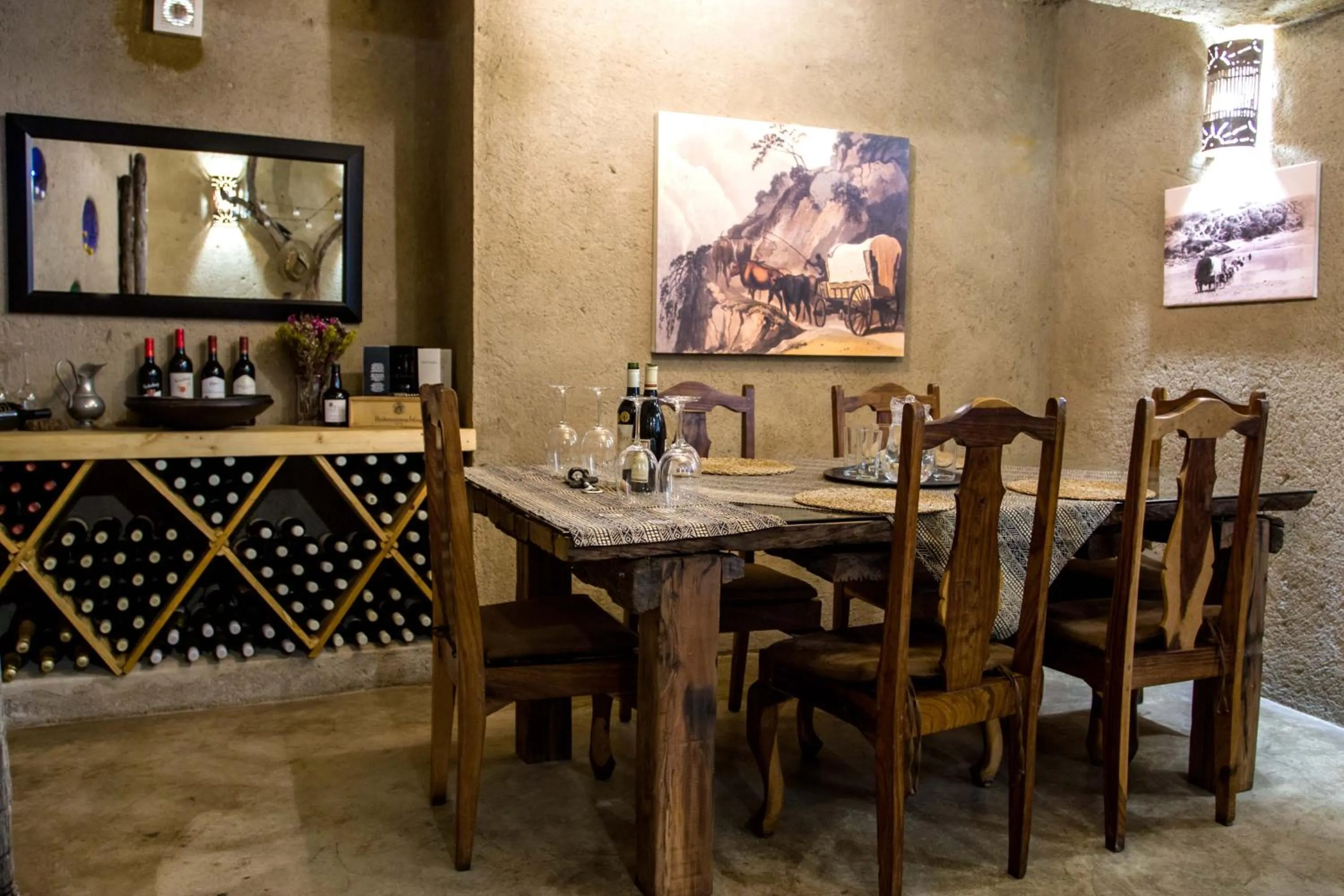 Lounge or bar in Ezulwini Game Lodges