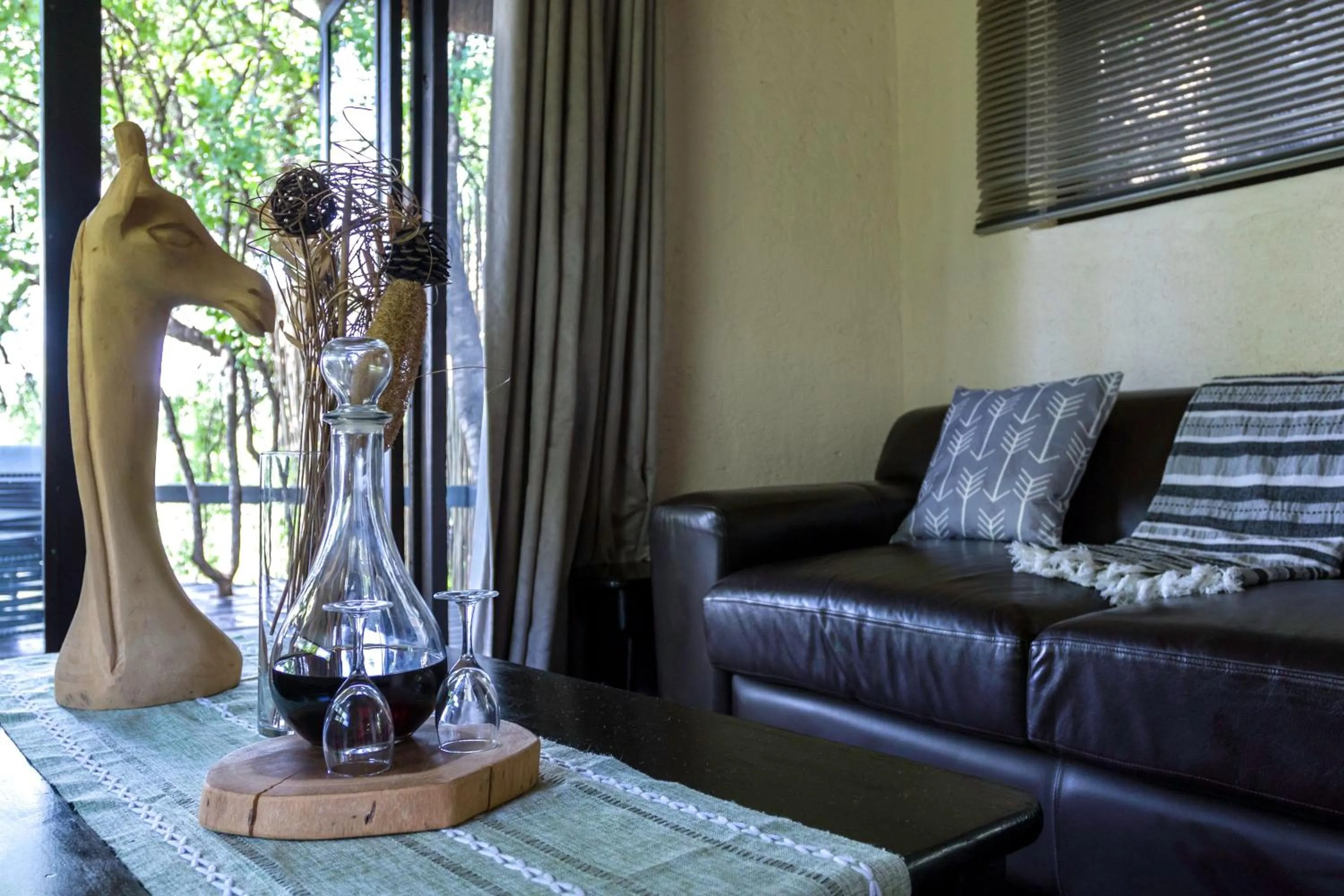 Living room in Ezulwini Game Lodges