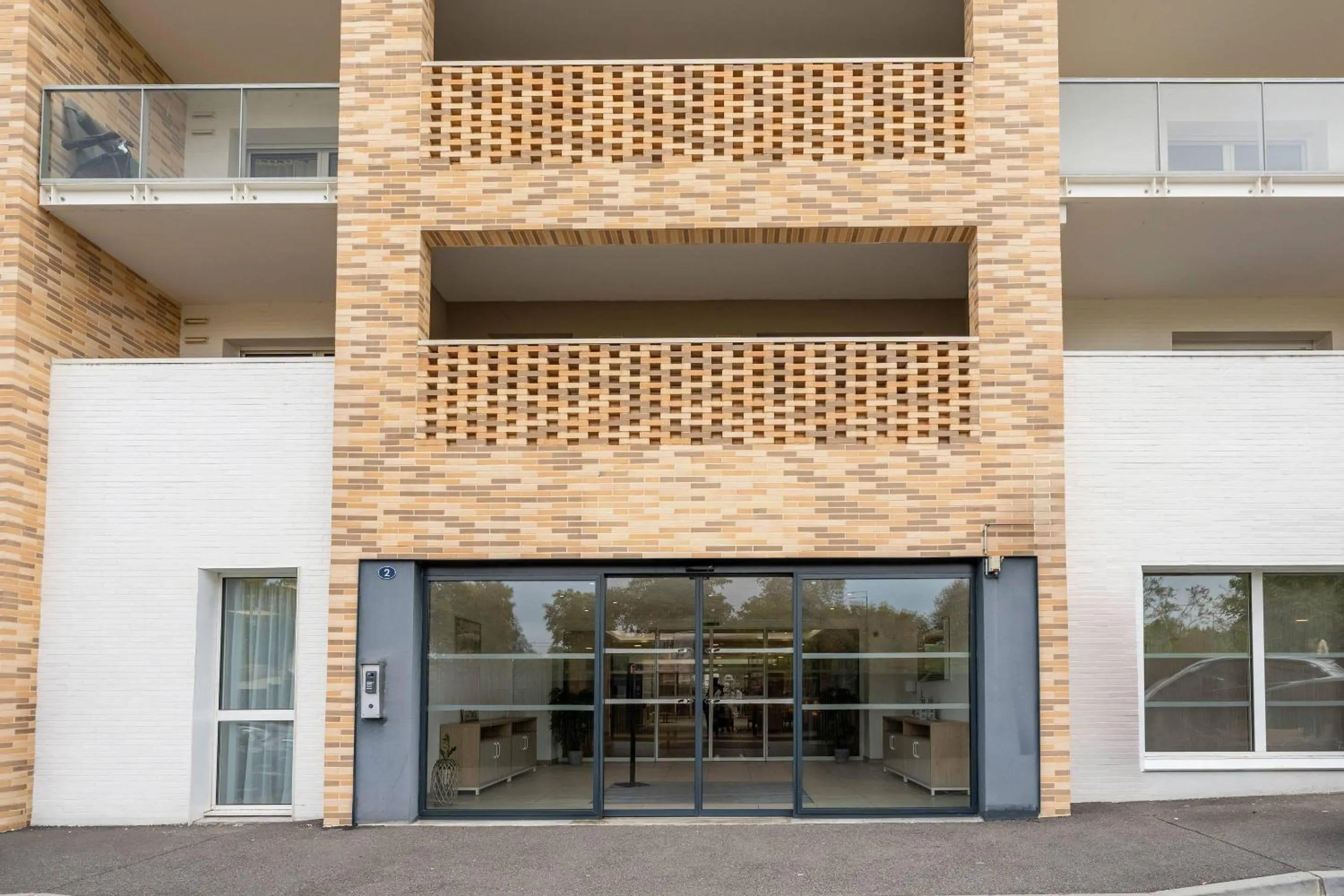 Property building in Quality Aparthotel Toulouse Ponts Jumeaux