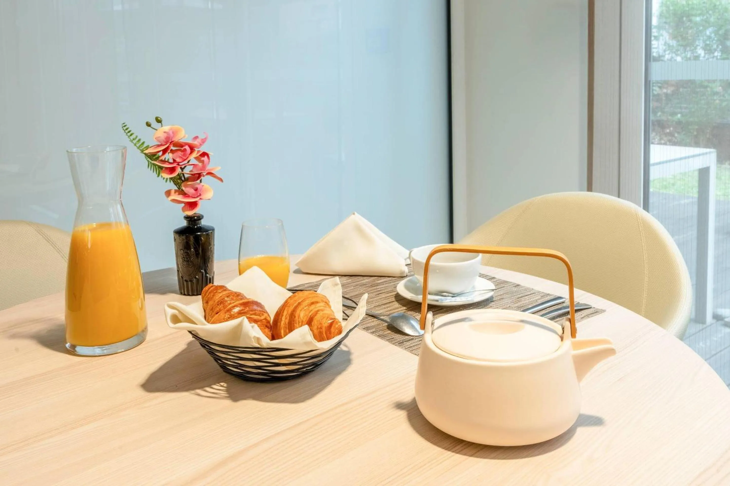 Breakfast in Quality Aparthotel Toulouse Ponts Jumeaux